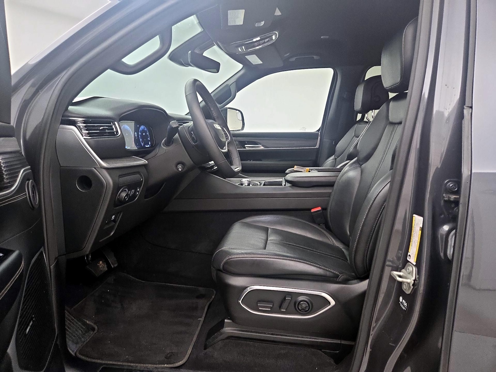 2024 Jeep Wagoneer L Series II - Photo 12