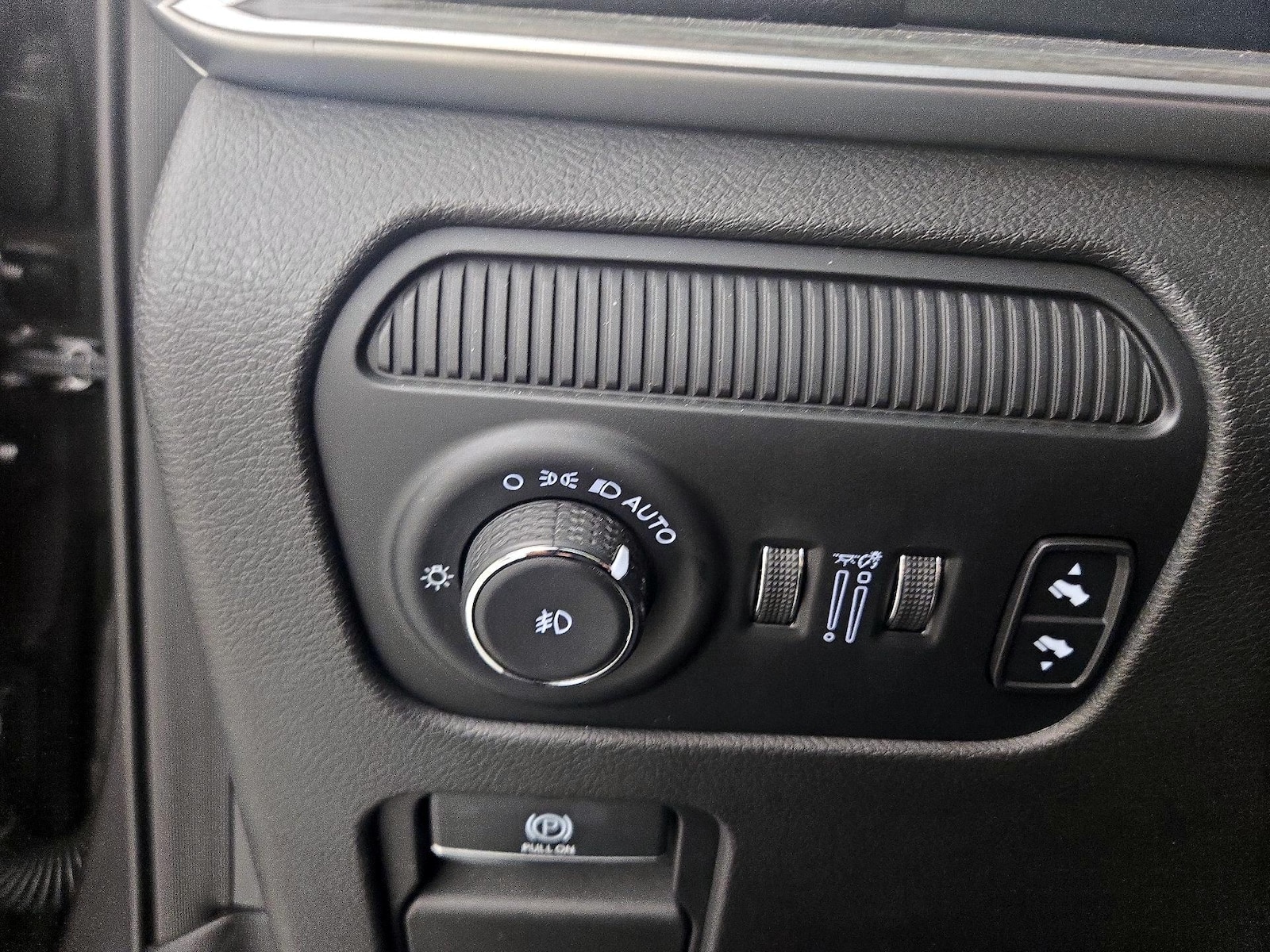 2024 Jeep Wagoneer L Series II - Photo 14