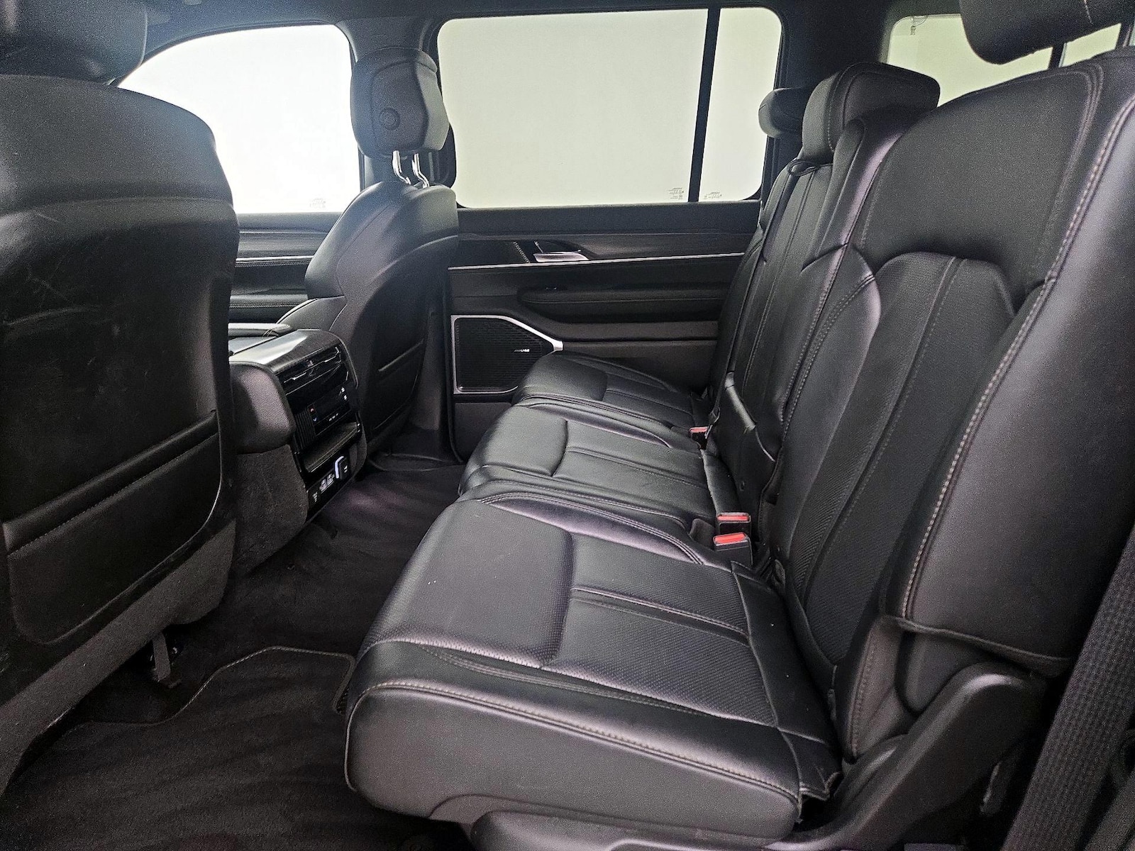 2024 Jeep Wagoneer L Series II - Photo 21
