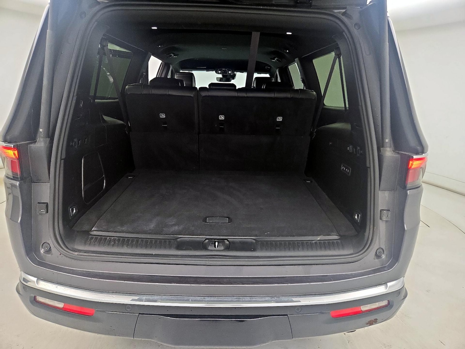 2024 Jeep Wagoneer L Series II - Photo 23