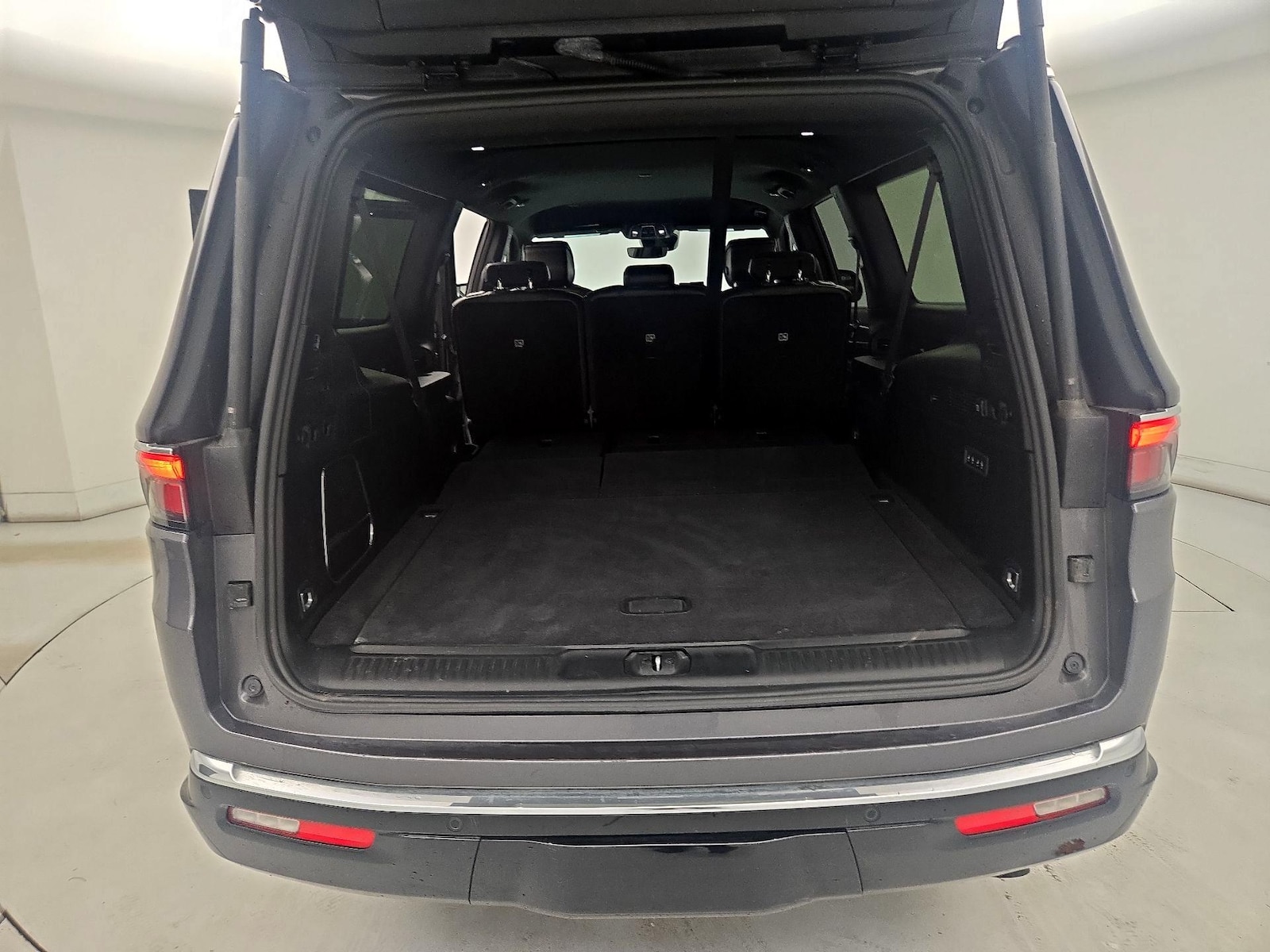 2024 Jeep Wagoneer L Series II - Photo 24