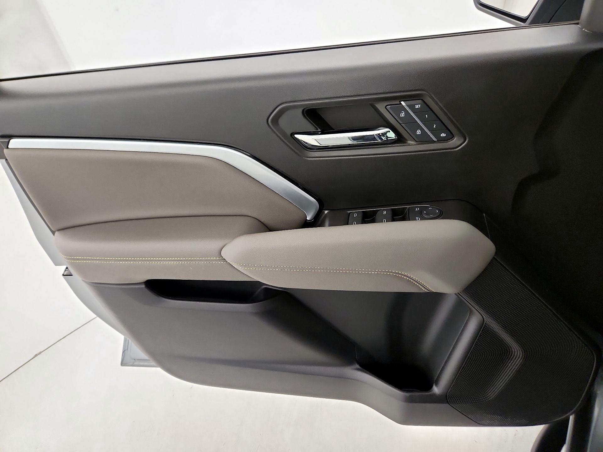 Thumbnail: 2024 Chevrolet Colorado - 12