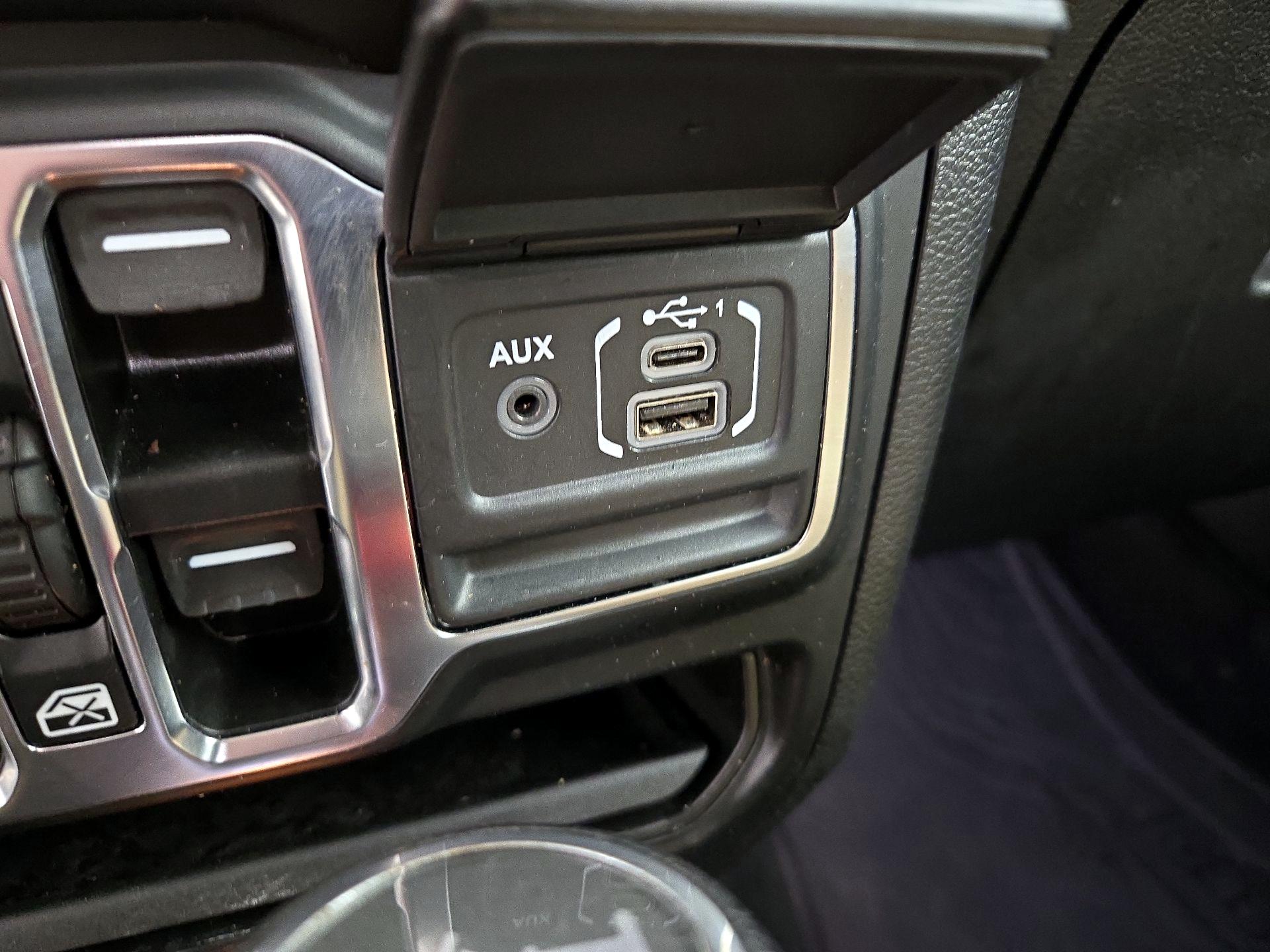 Thumbnail: 2021 Jeep Wrangler - 18
