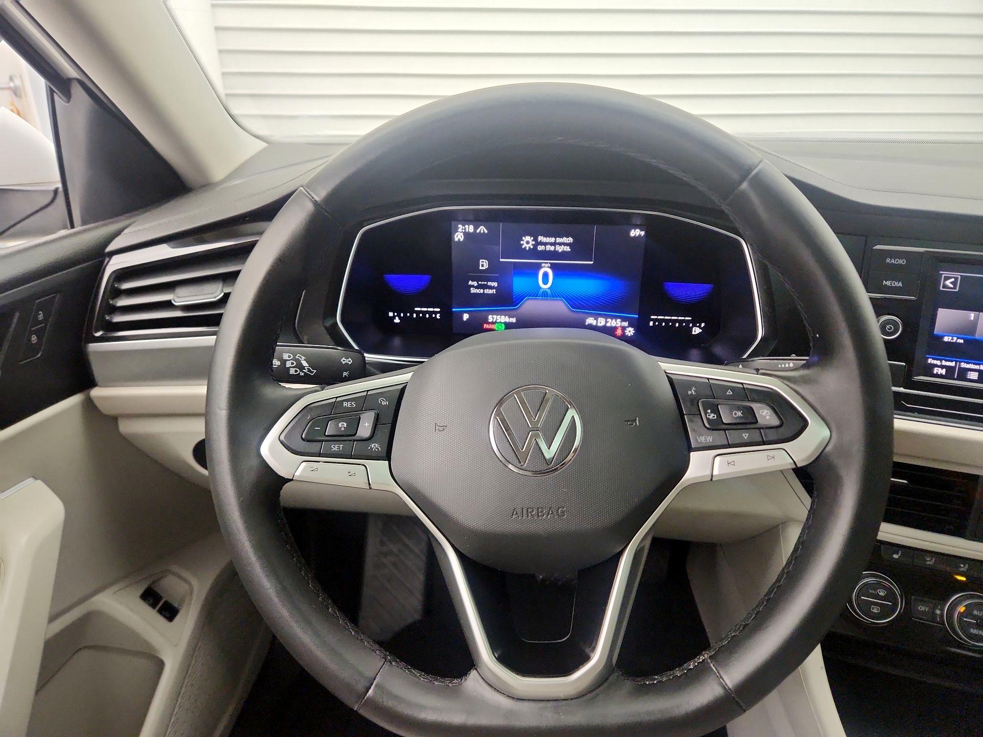 Thumbnail: 2023 Volkswagen Jetta - 10