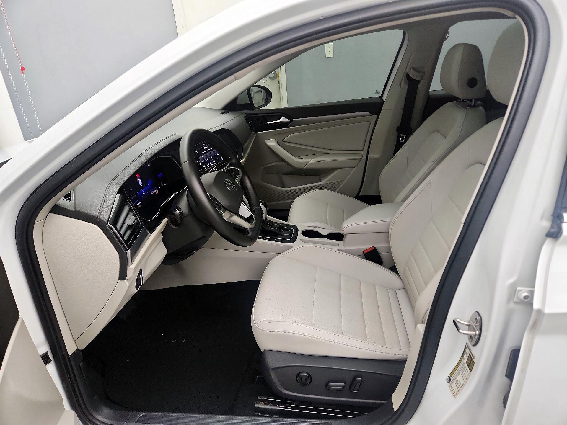 Thumbnail: 2023 Volkswagen Jetta - 11