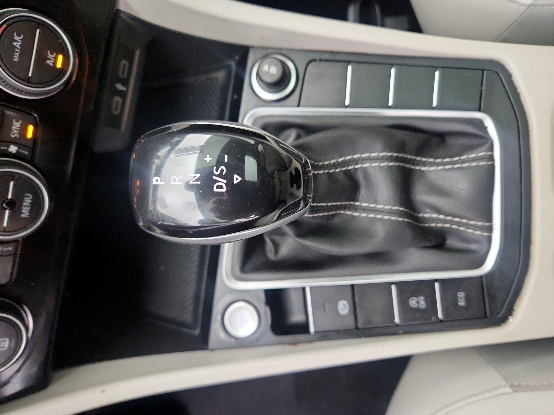 Thumbnail: 2023 Volkswagen Jetta - 17