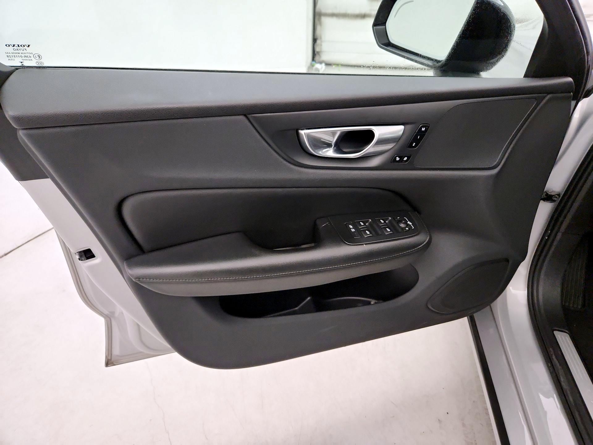 Thumbnail: 2024 Volvo S60 - 12