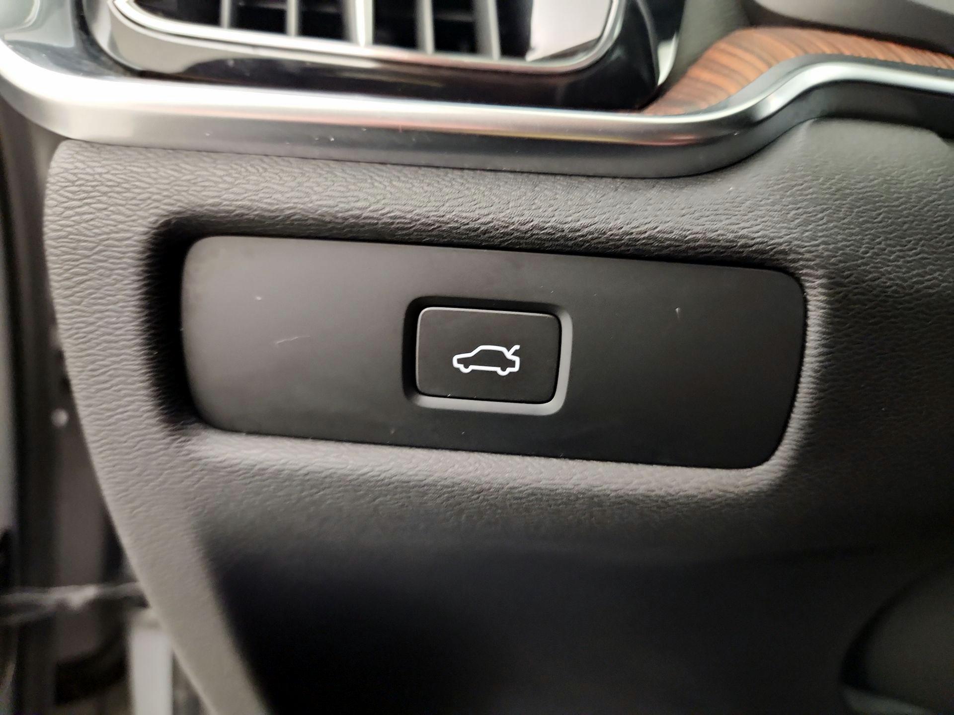 Thumbnail: 2024 Volvo S60 - 13