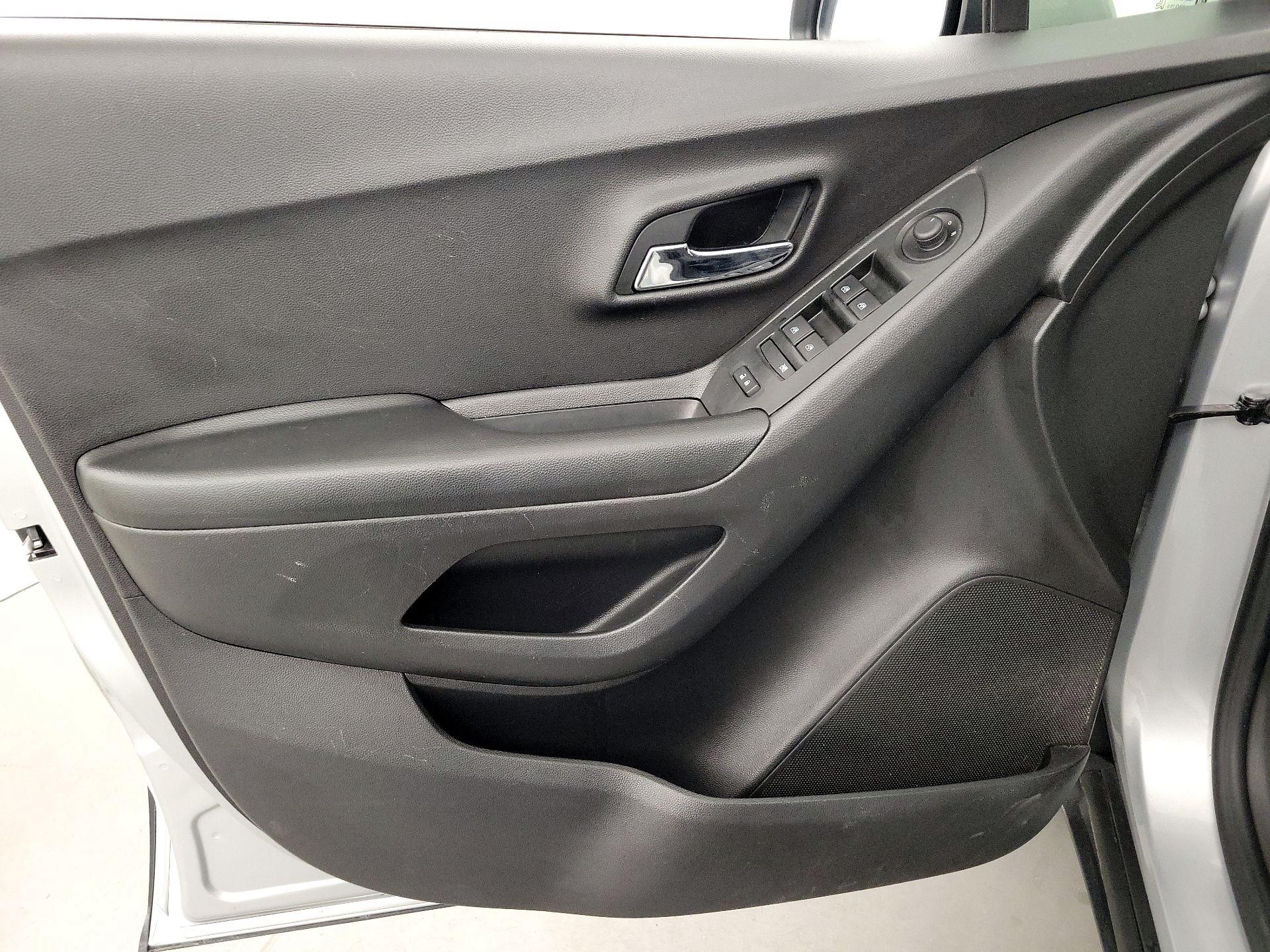Thumbnail: 2021 Chevrolet Trax - 12