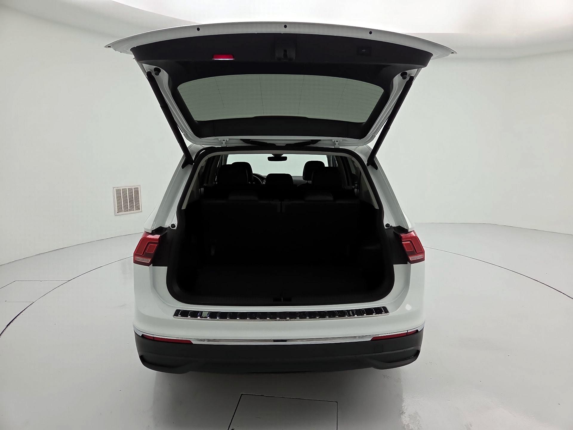 Thumbnail: 2024 Volkswagen Tiguan - 19