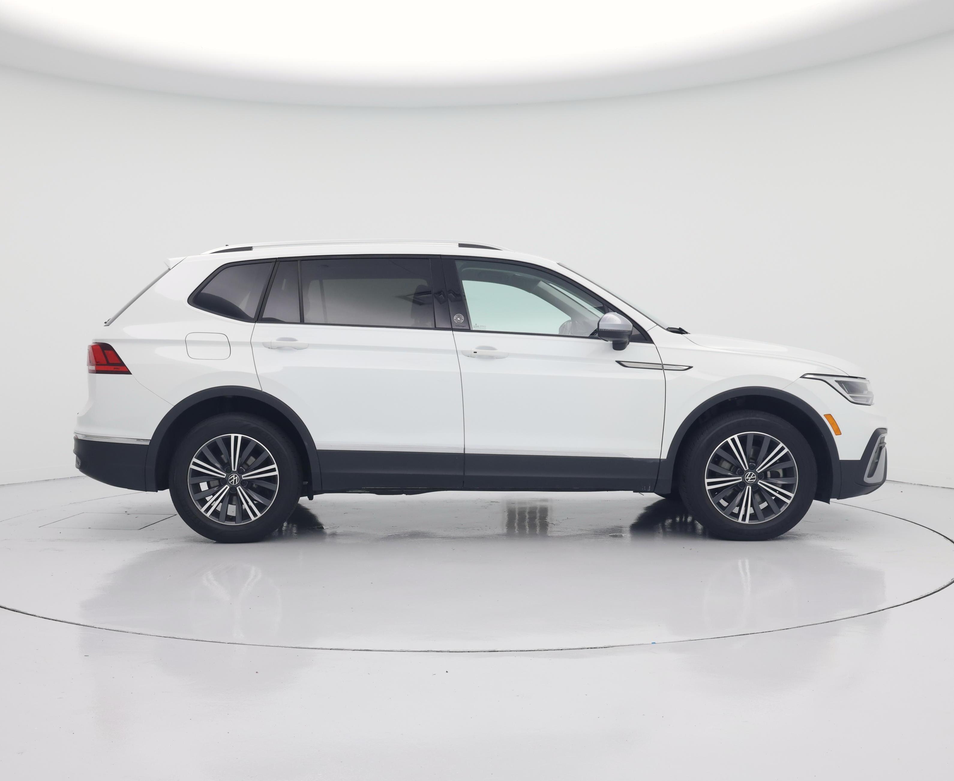 Thumbnail: 2024 Volkswagen Tiguan - 7