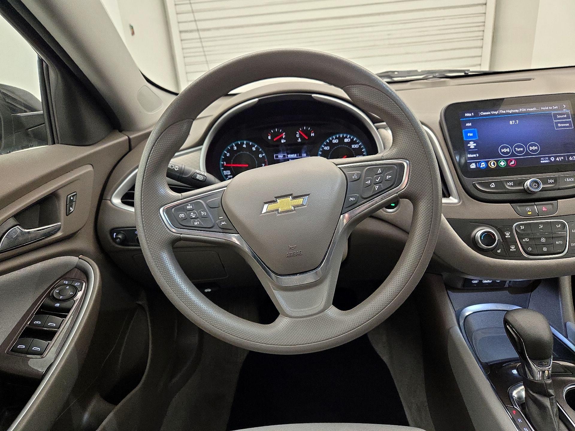 Thumbnail: 2023 Chevrolet Malibu - 10