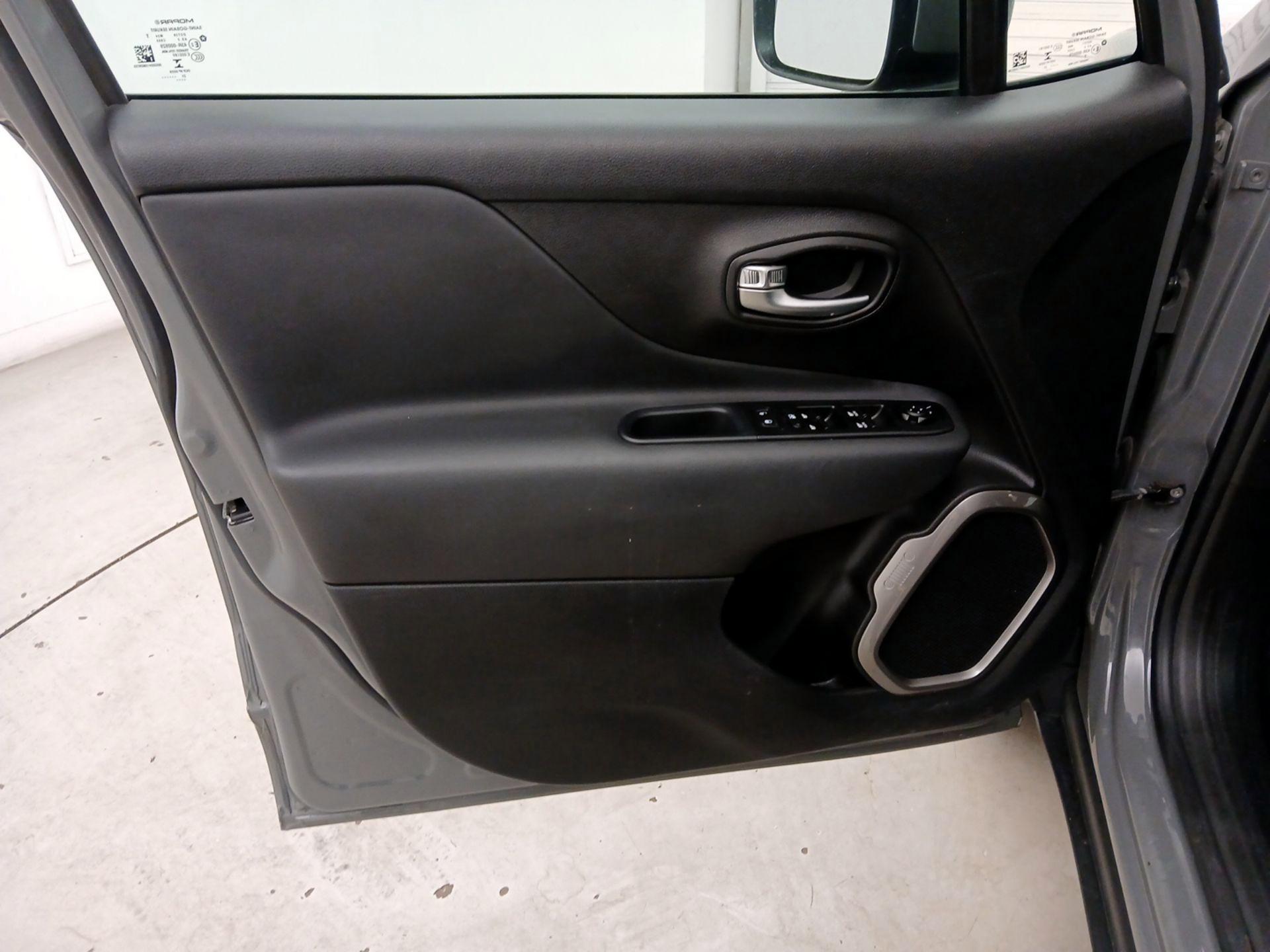 Thumbnail: 2021 Jeep Renegade - 12