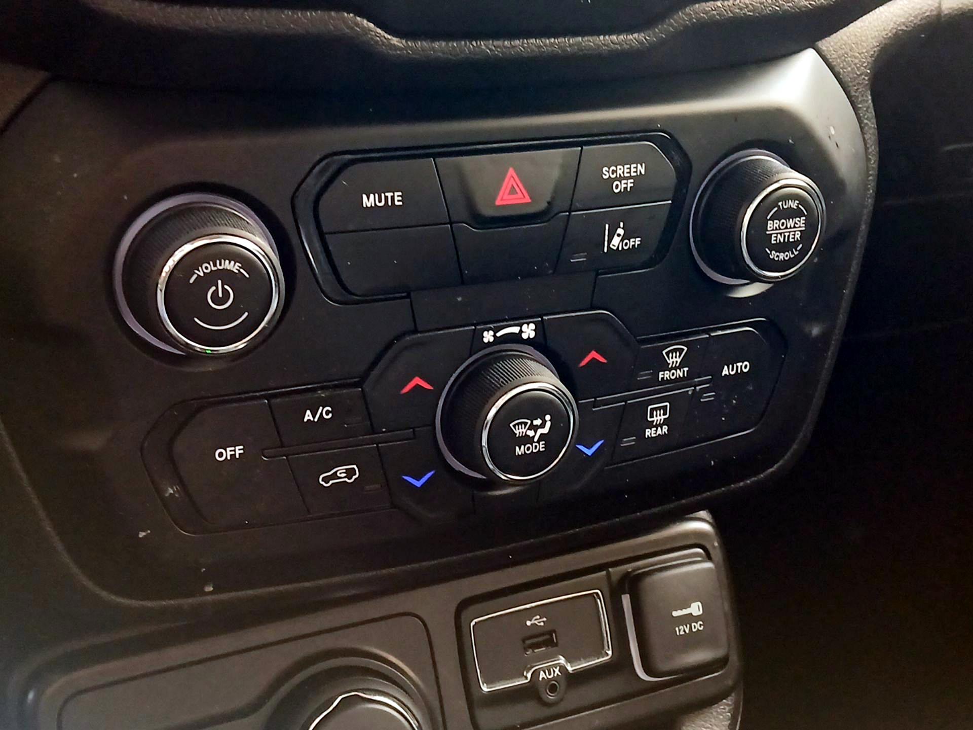 Thumbnail: 2021 Jeep Renegade - 17