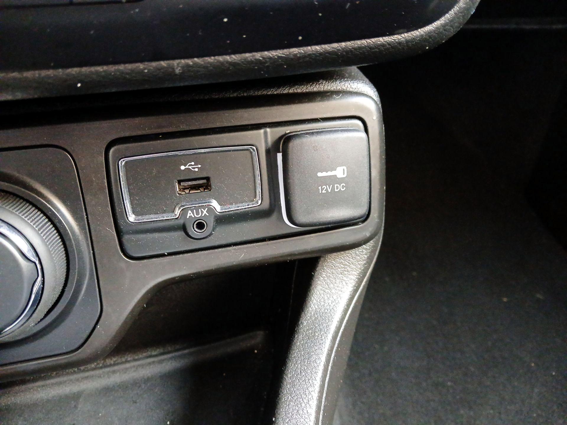 Thumbnail: 2021 Jeep Renegade - 19