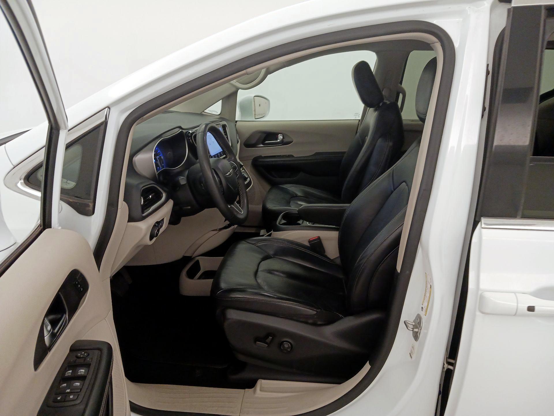 Thumbnail: 2022 Chrysler Pacifica - 11