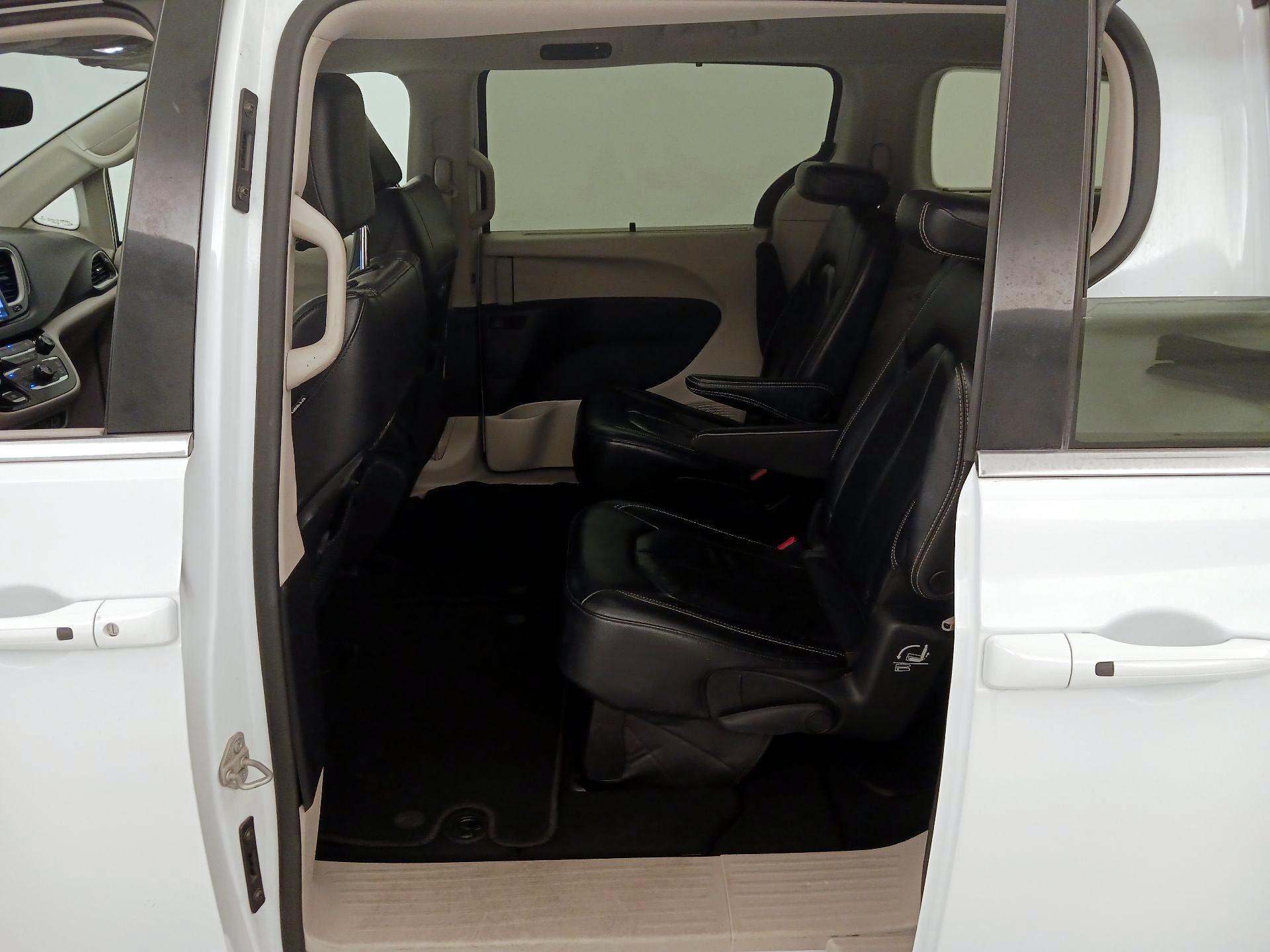 Thumbnail: 2022 Chrysler Pacifica - 19