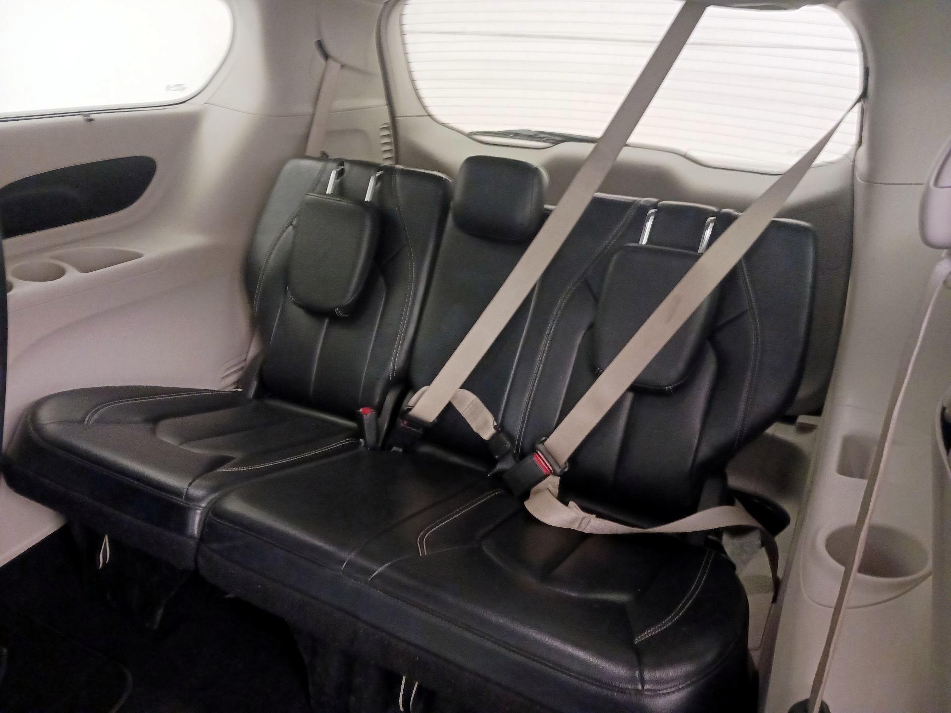 Thumbnail: 2022 Chrysler Pacifica - 20