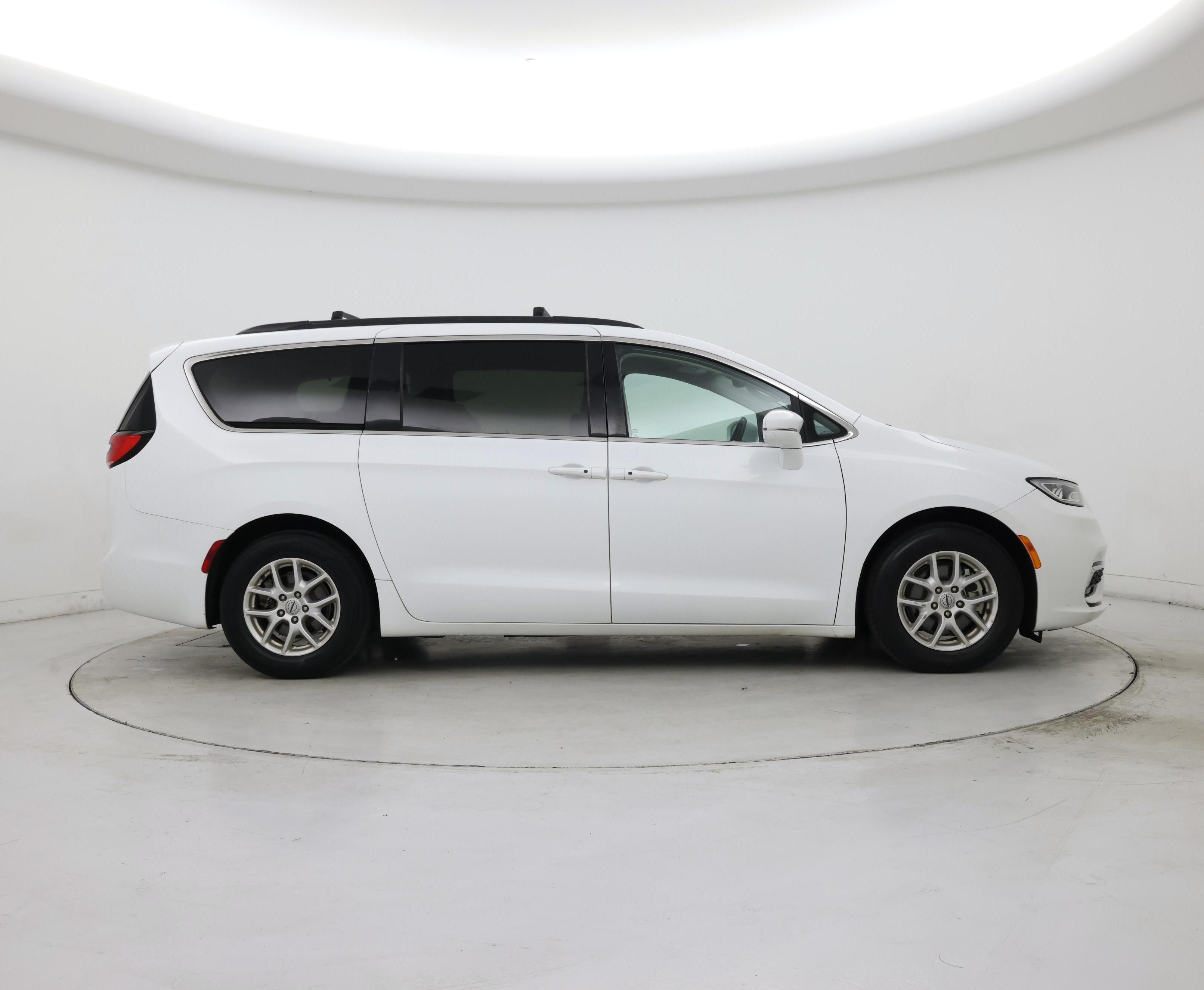 Thumbnail: 2022 Chrysler Pacifica - 7