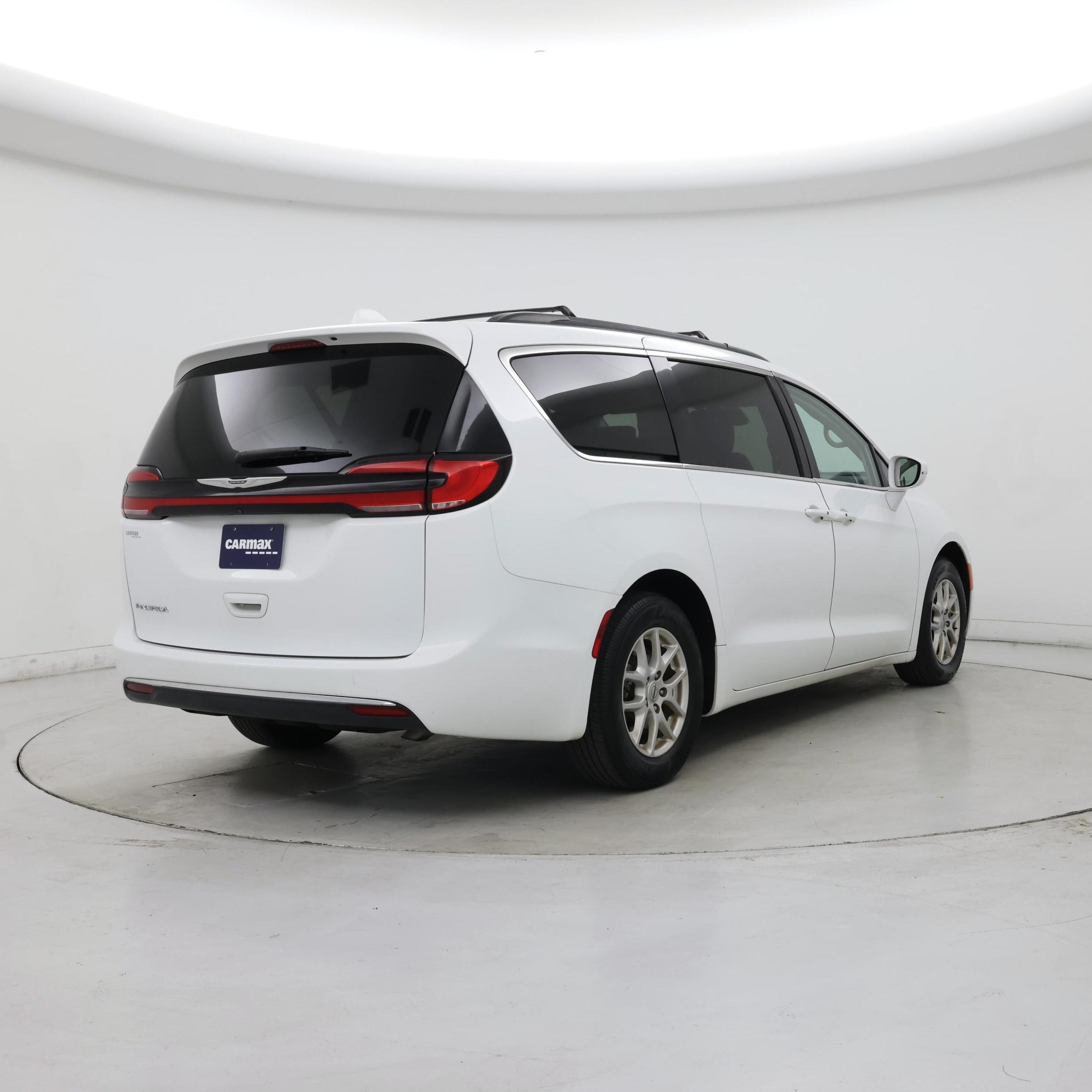 Thumbnail: 2022 Chrysler Pacifica - 8