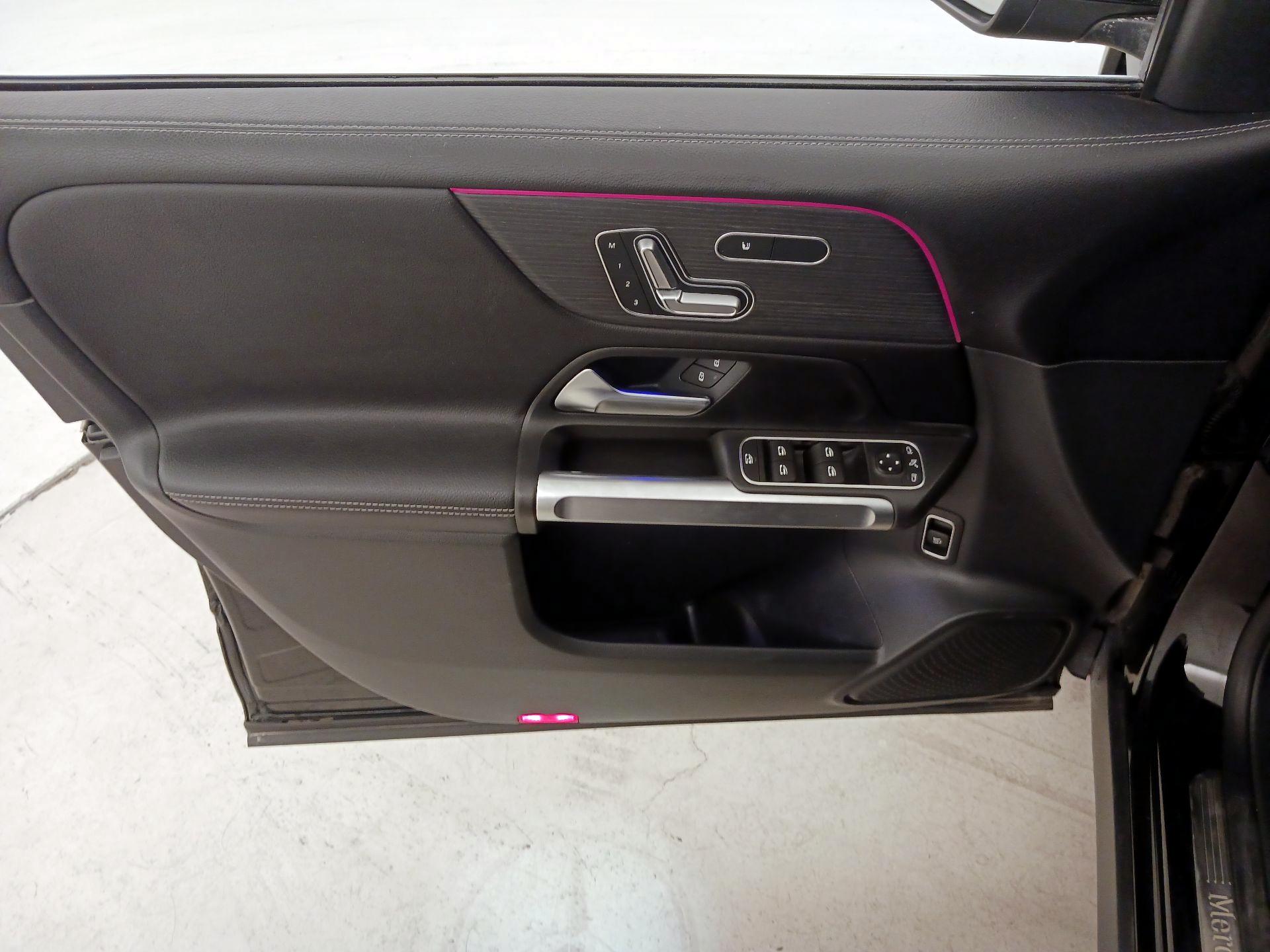 Thumbnail: 2023 Mercedes-Benz GLB - 12