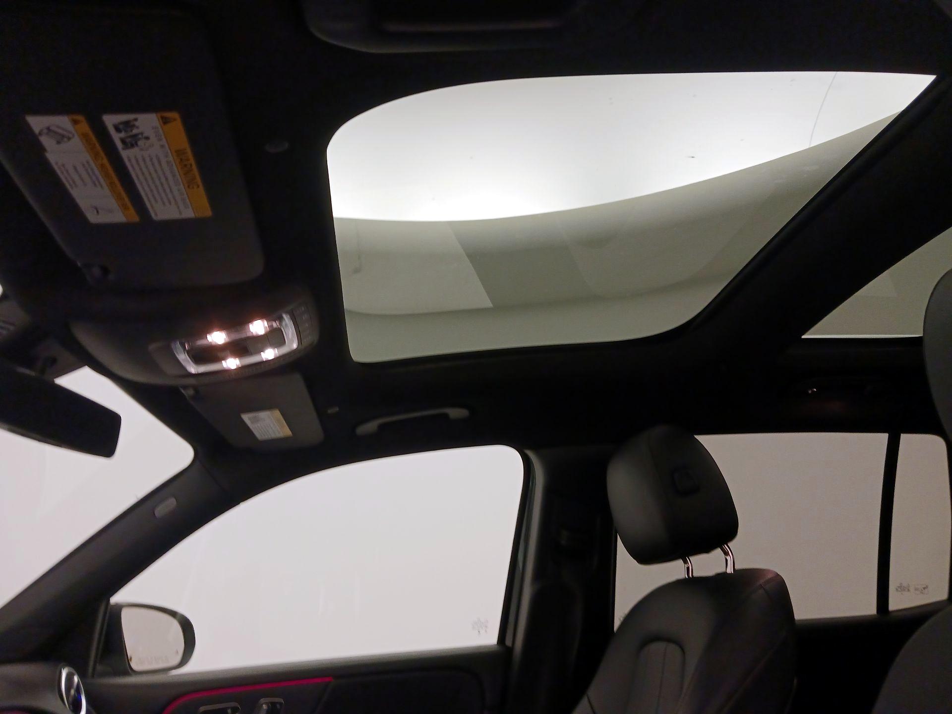 Thumbnail: 2023 Mercedes-Benz GLB - 18