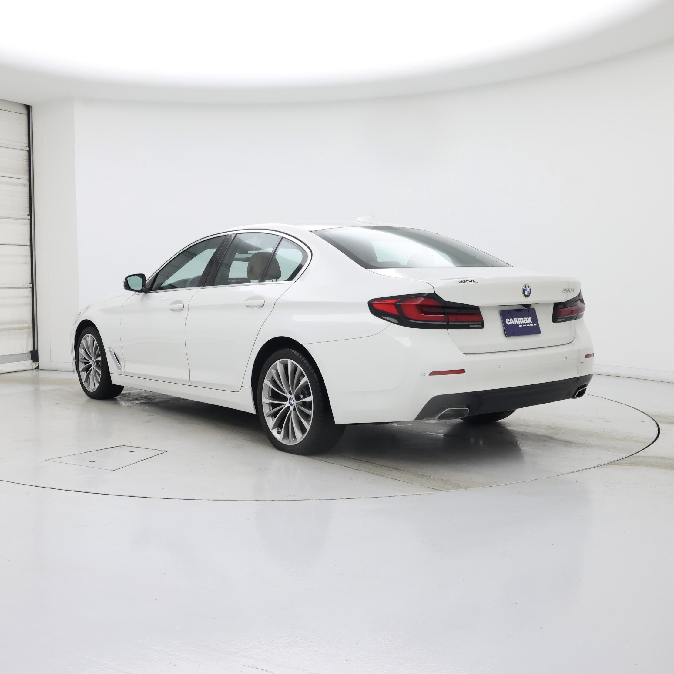 Thumbnail: 2023 BMW 5 Series - 2