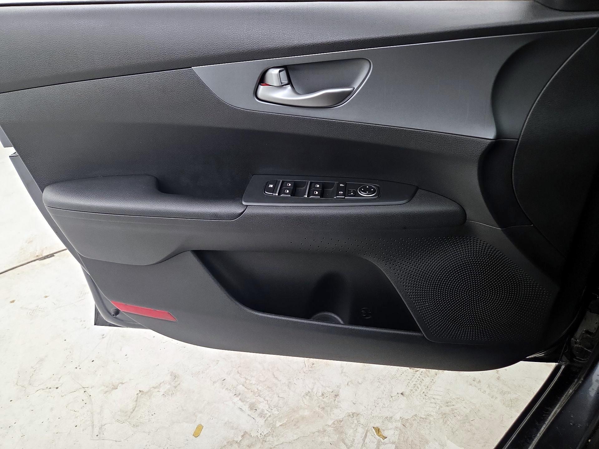 Thumbnail: 2021 Kia Forte - 10