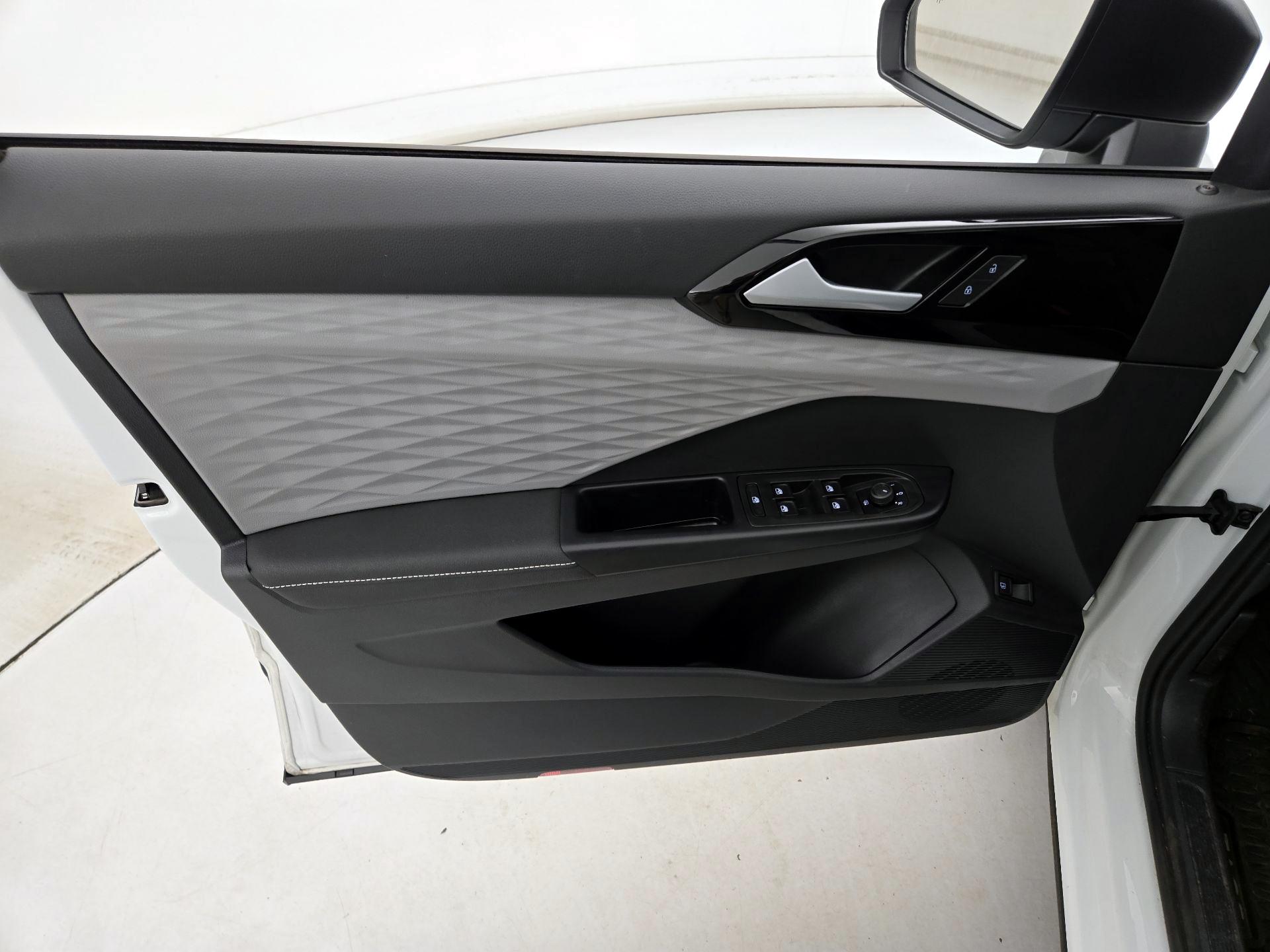 Thumbnail: 2024 Volkswagen Taos - 12