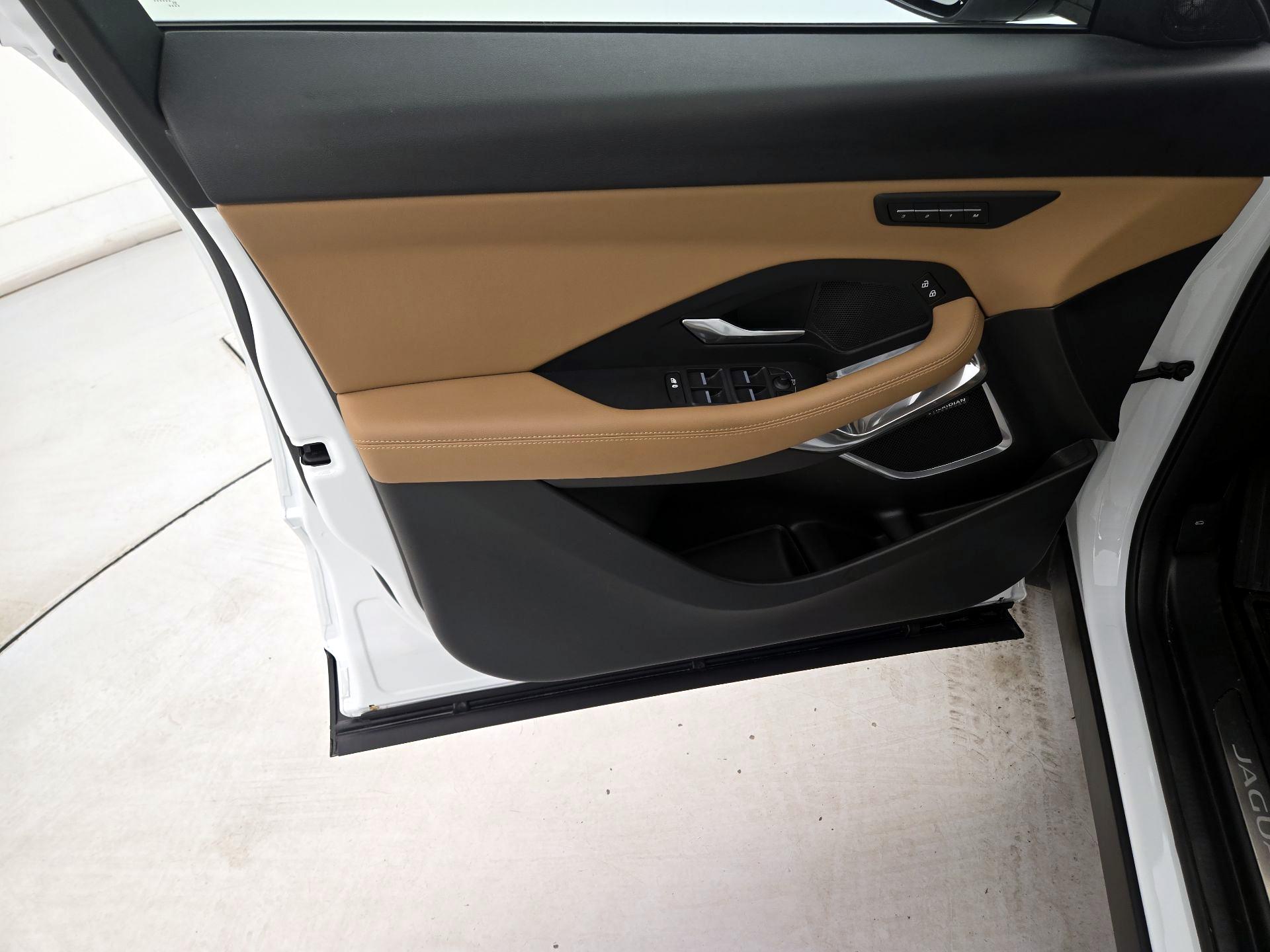 Thumbnail: 2022 Jaguar E-Pace - 12