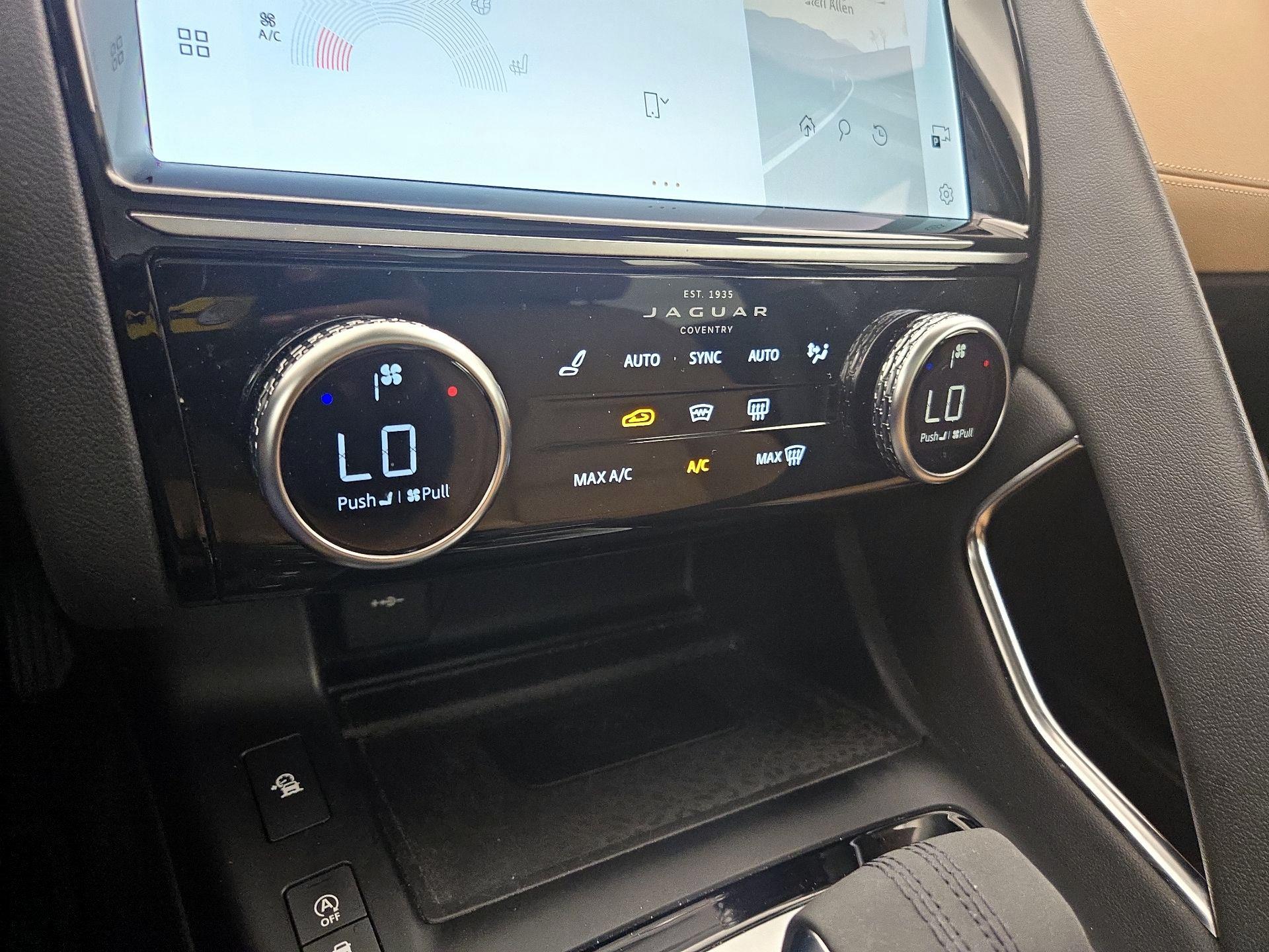 Thumbnail: 2022 Jaguar E-Pace - 17