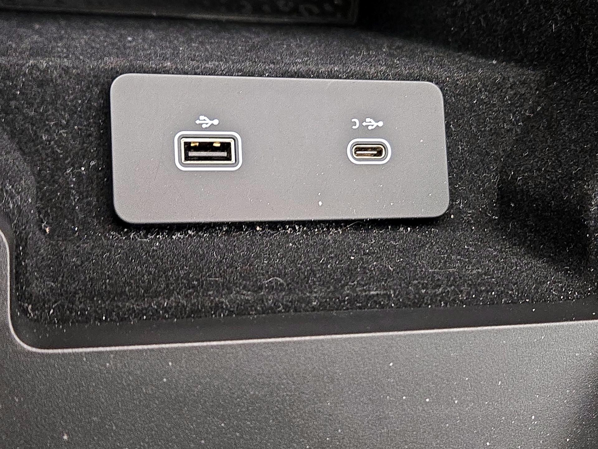 Thumbnail: 2022 Jaguar E-Pace - 19