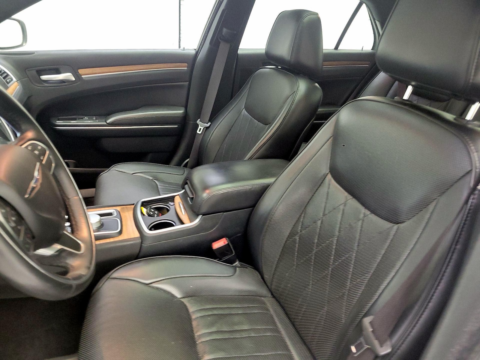 2017 Chrysler 300 C Platinum - Photo 10