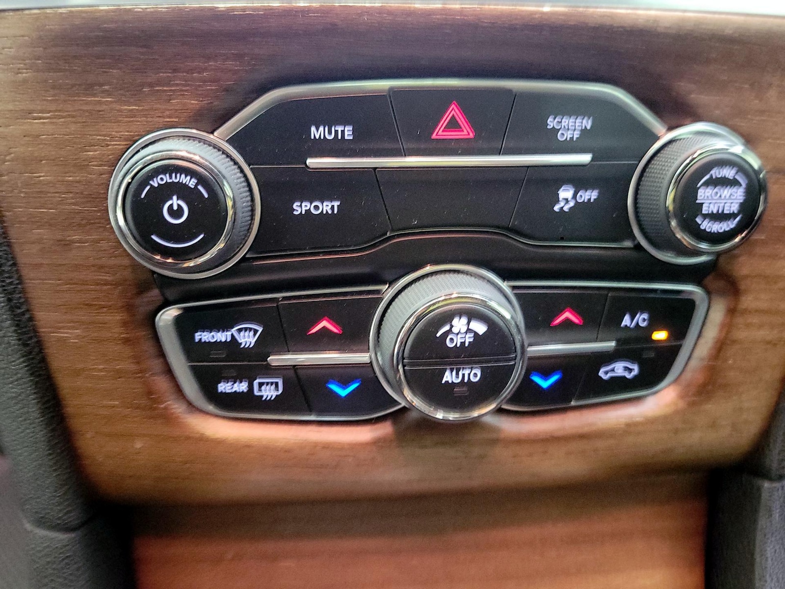 2017 Chrysler 300 C Platinum - Photo 16