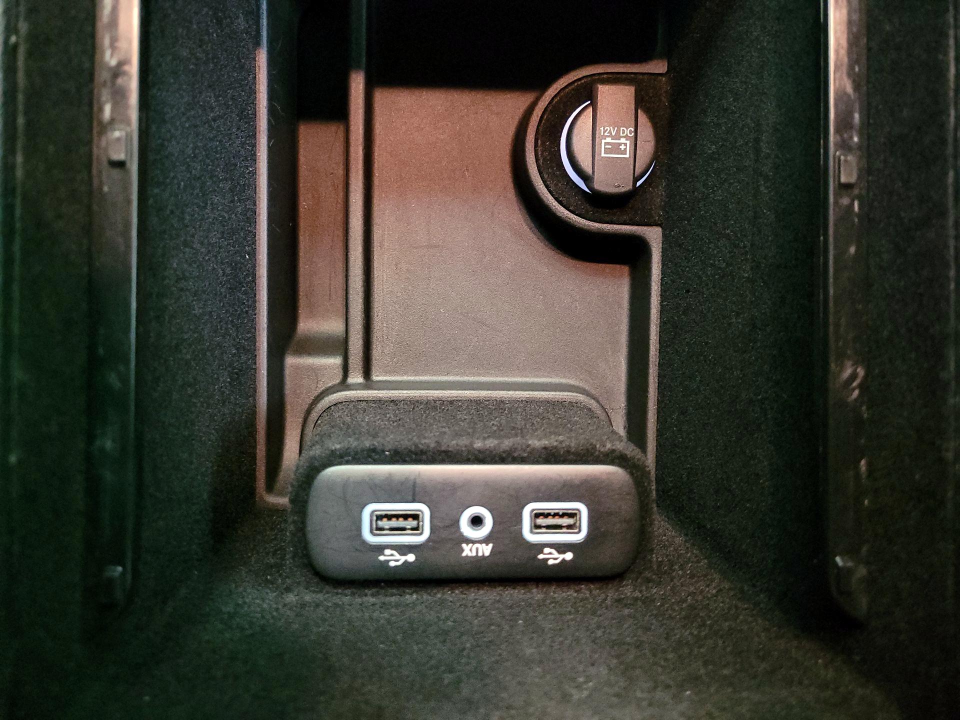 Thumbnail: 2017 Chrysler 300 - 17