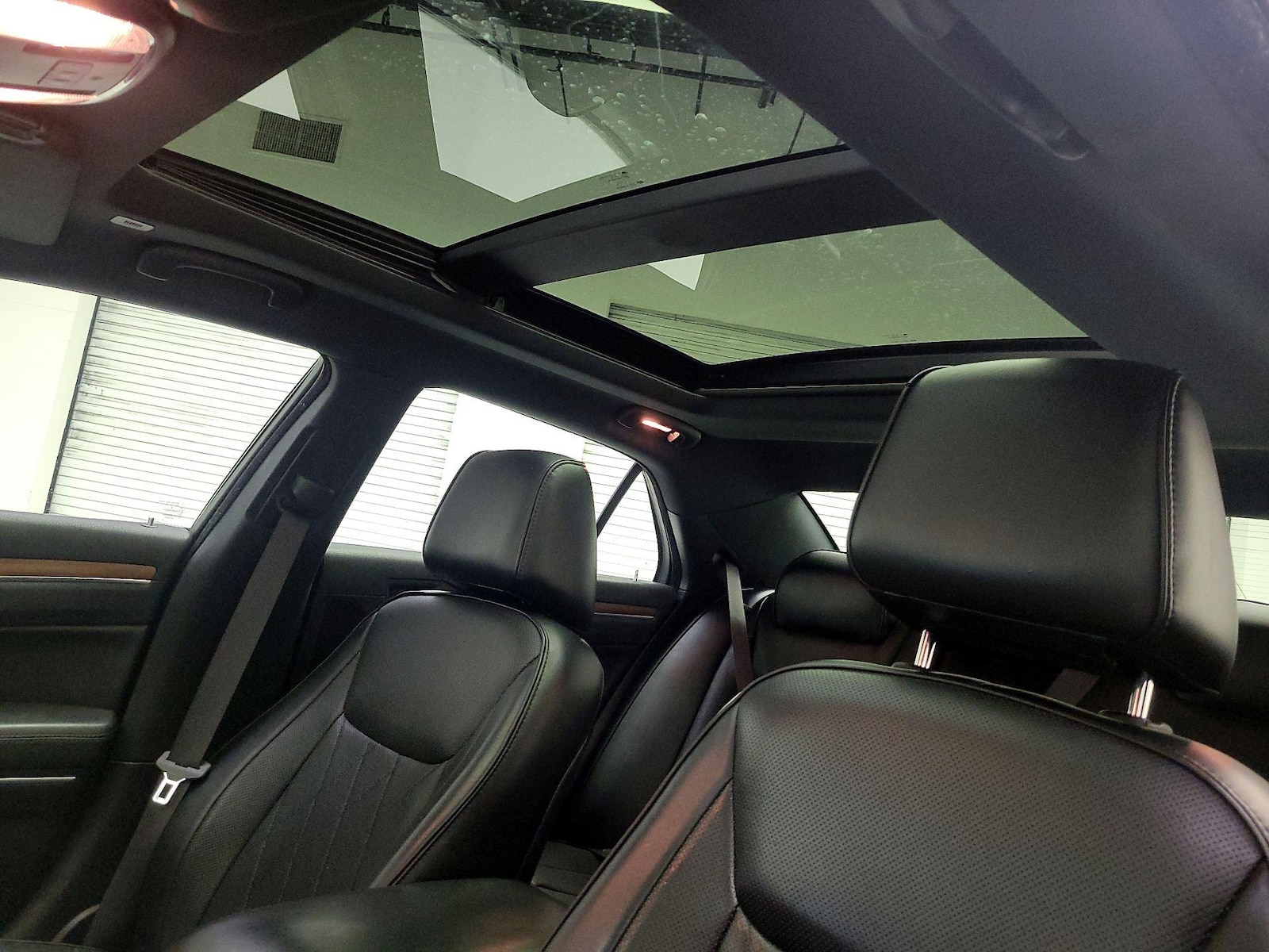 2017 Chrysler 300 C Platinum - Photo 19