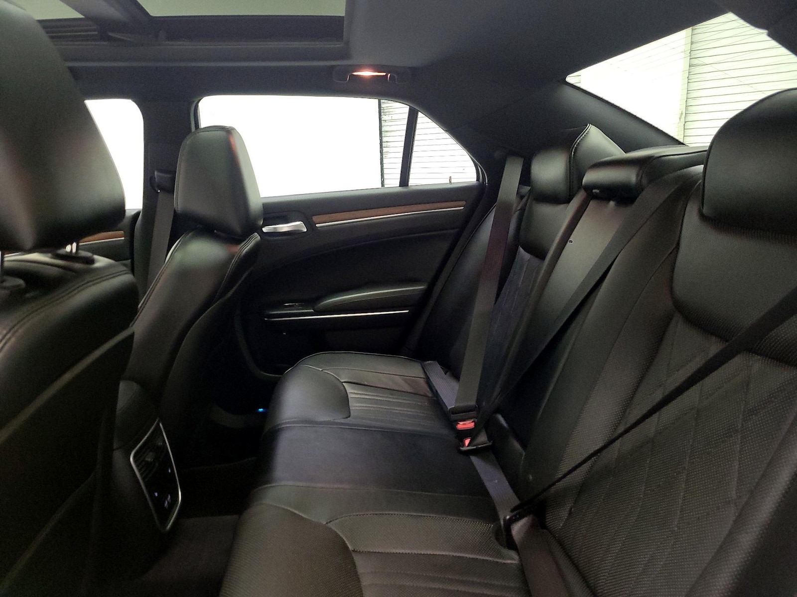 2017 Chrysler 300 C Platinum - Photo 20