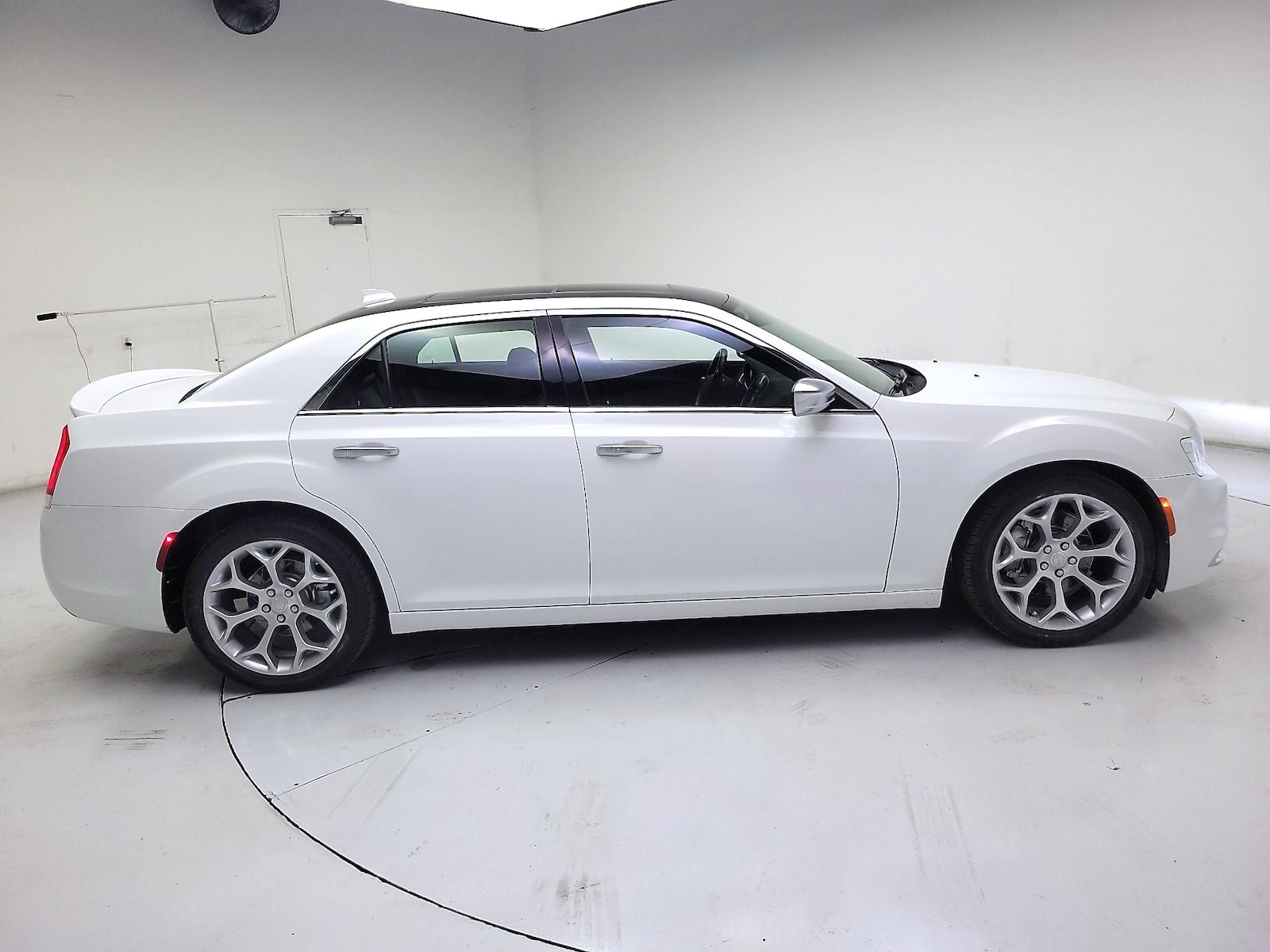 2017 Chrysler 300 C Platinum