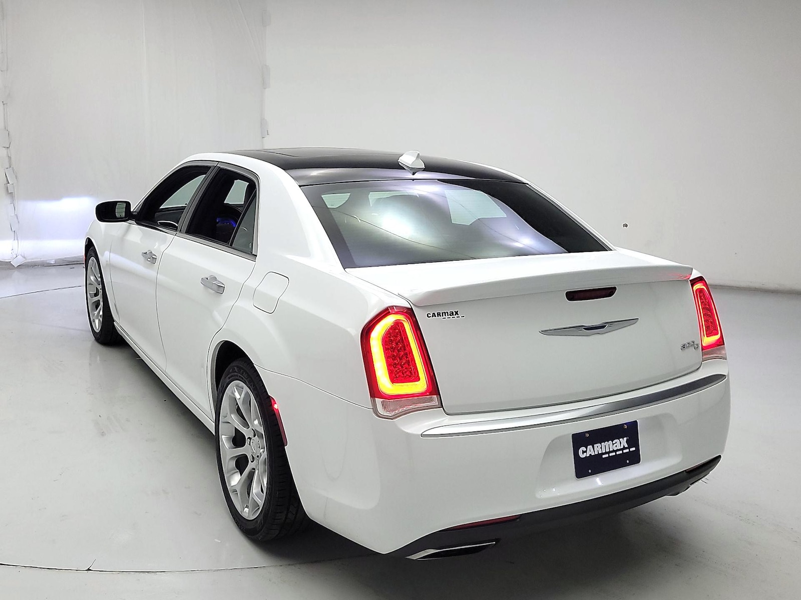 2017 Chrysler 300 C Platinum - Photo 7
