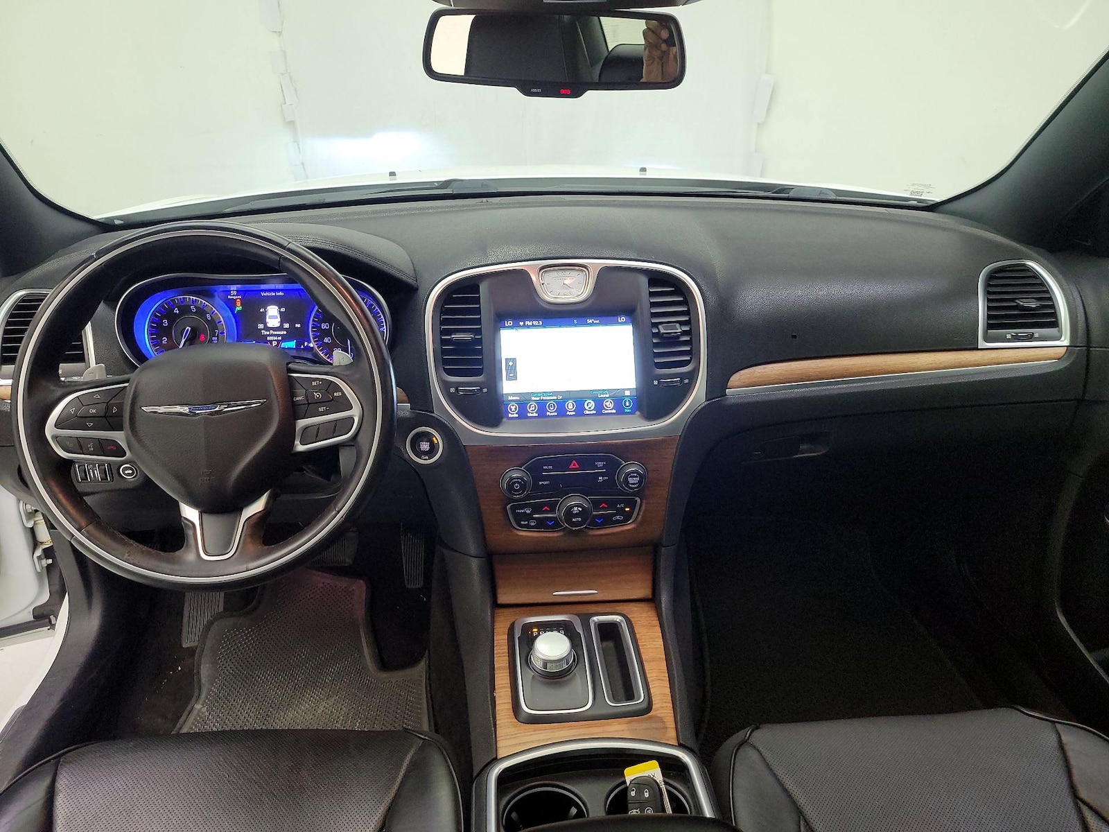 2017 Chrysler 300 C Platinum - Photo 8