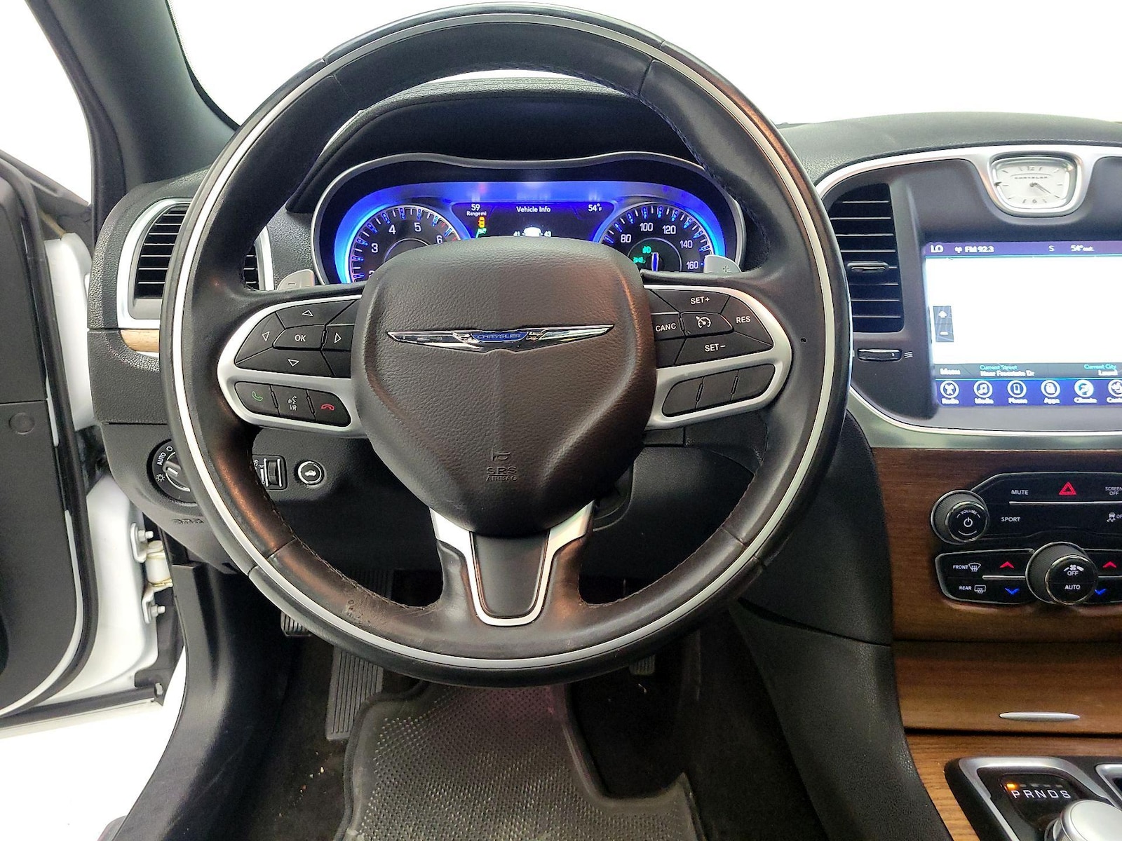 2017 Chrysler 300 C Platinum - Photo 9