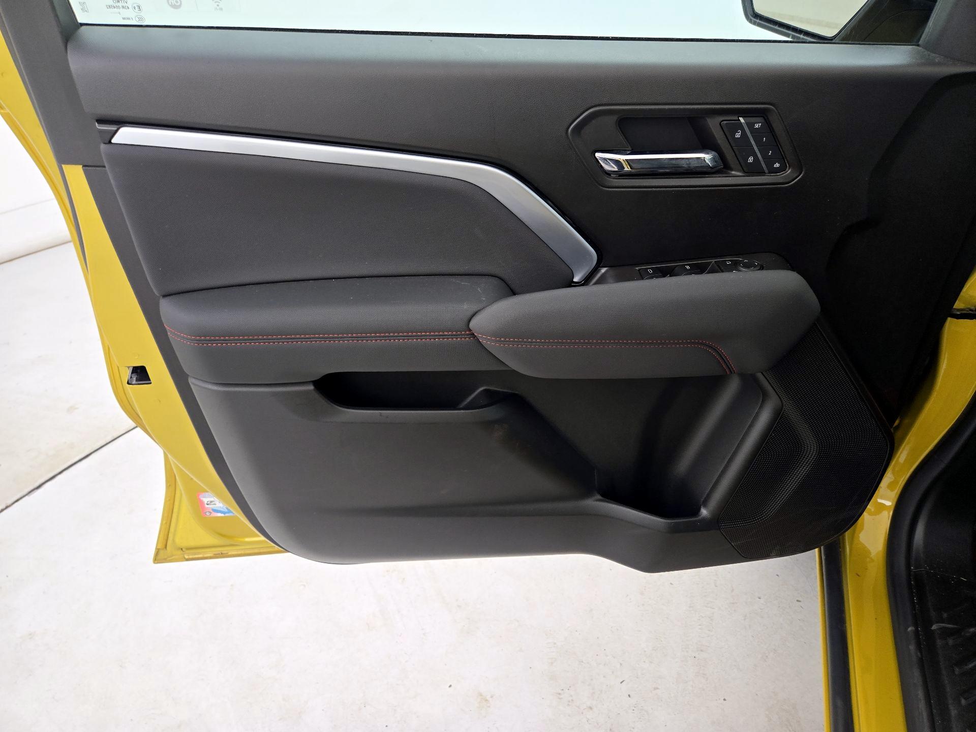 Thumbnail: 2023 Chevrolet Colorado - 12