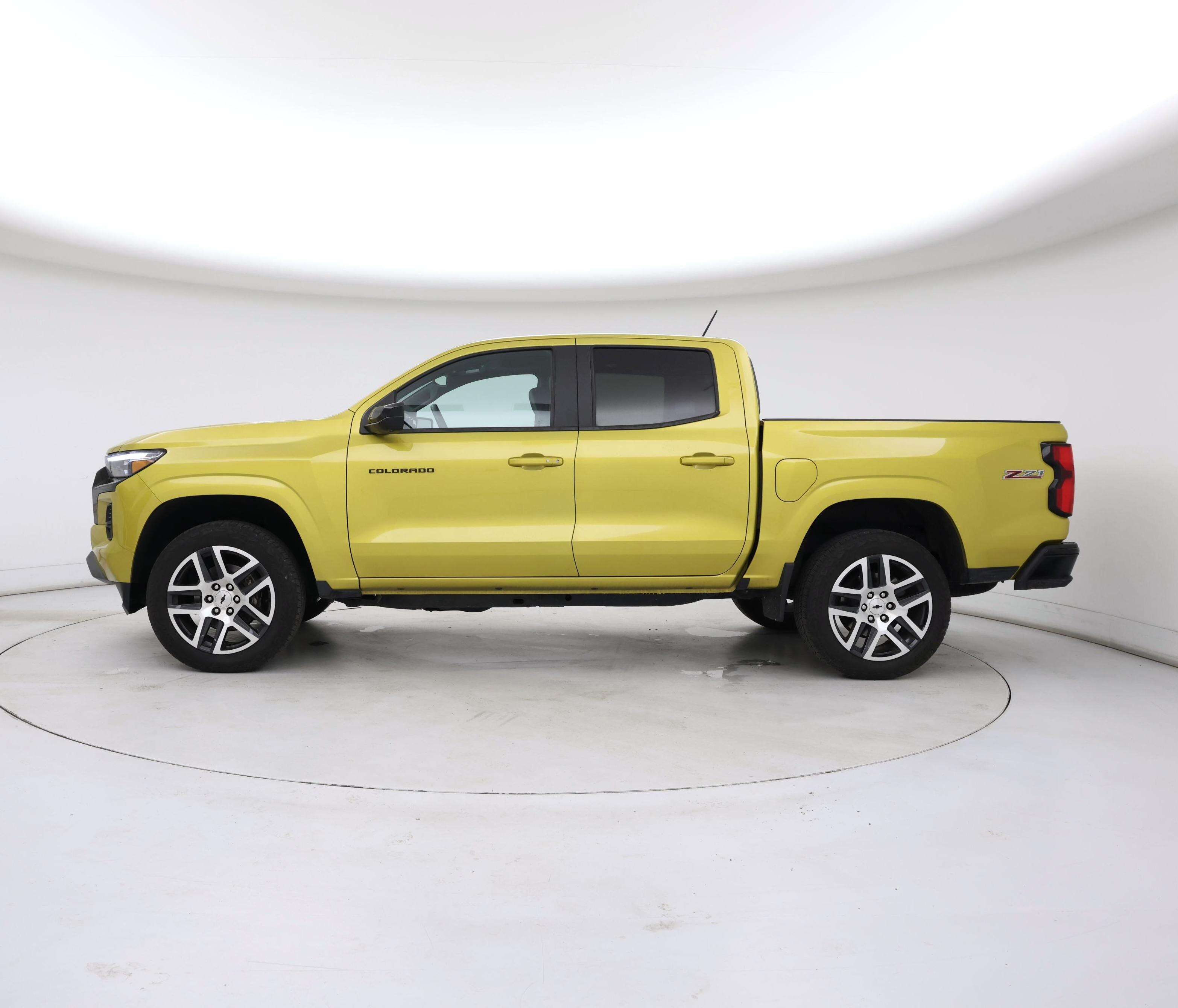Thumbnail: 2023 Chevrolet Colorado - 3