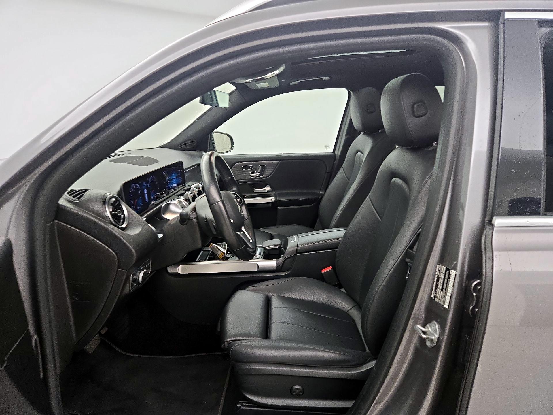 Thumbnail: 2021 Mercedes-Benz GLB - 11