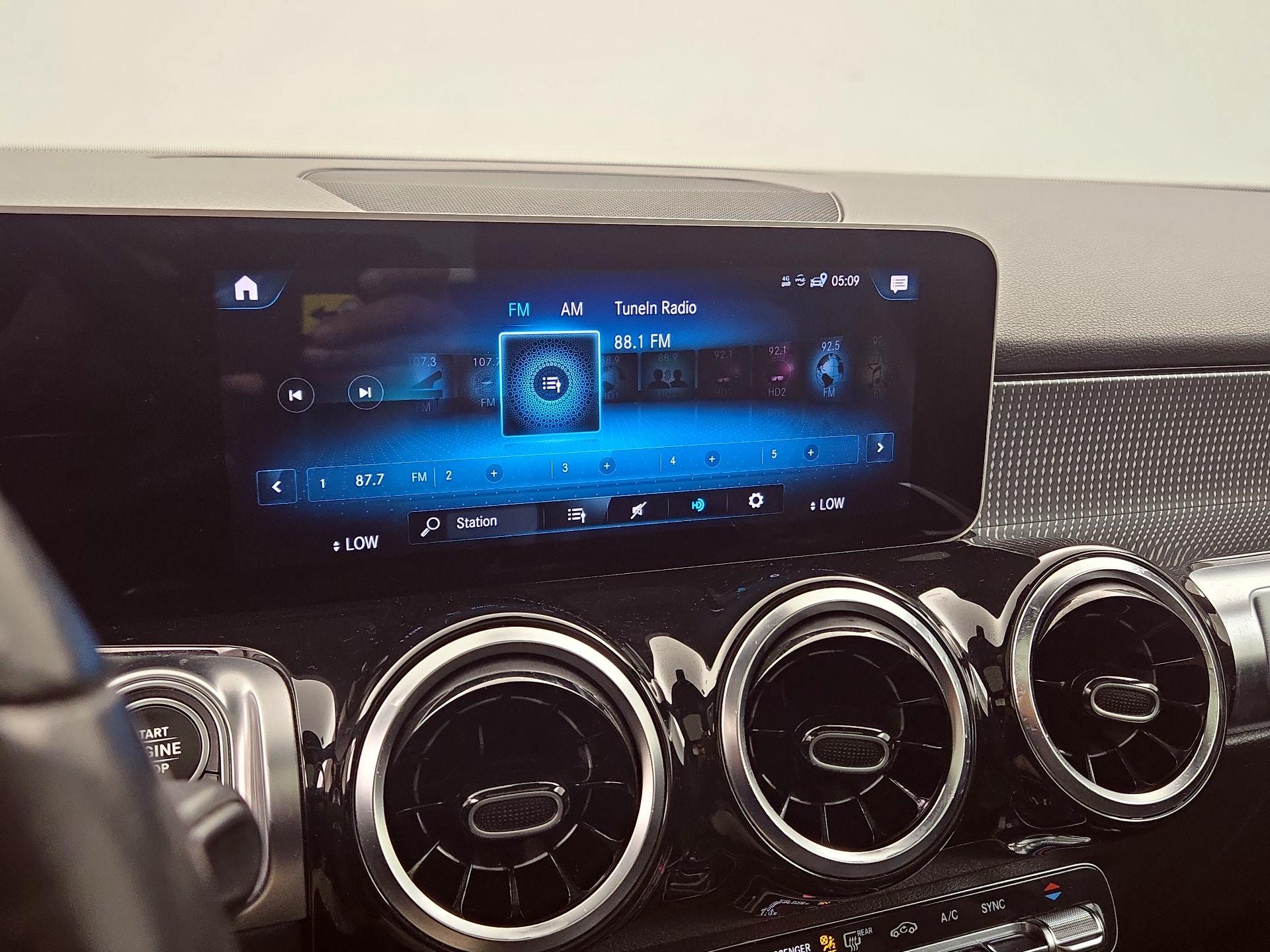 Thumbnail: 2021 Mercedes-Benz GLB - 15