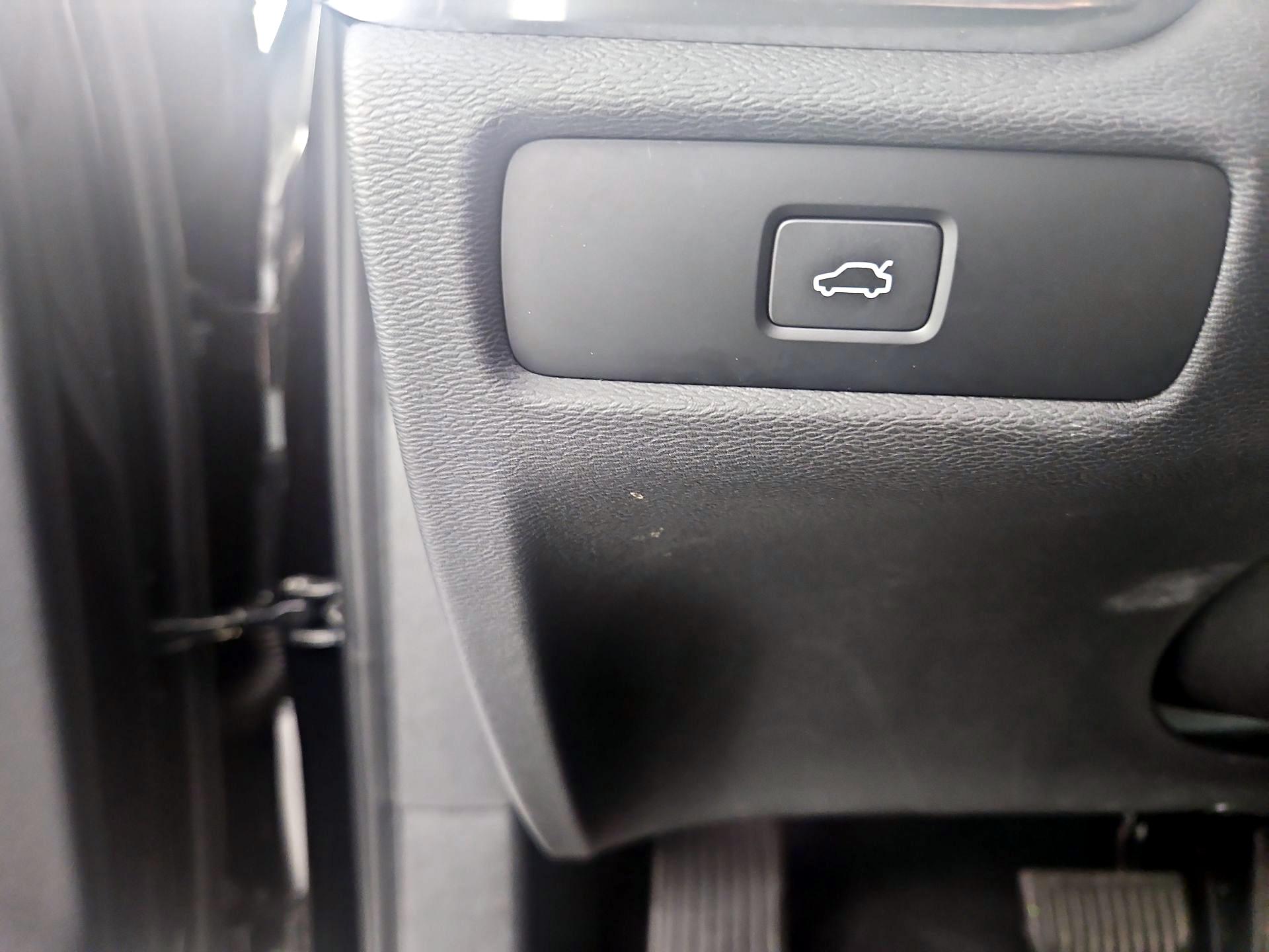 Thumbnail: 2023 Volvo S60 - 13