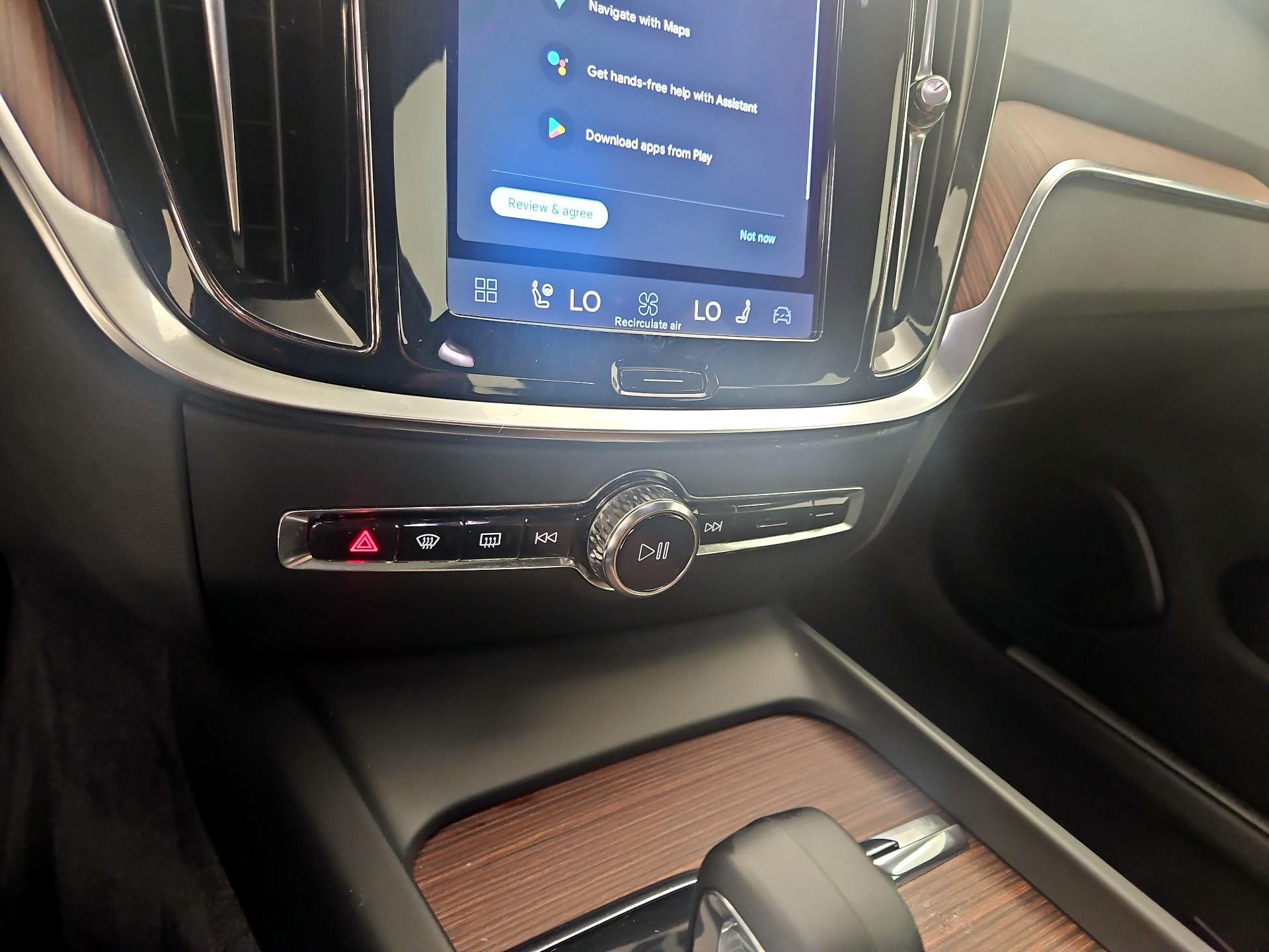 Thumbnail: 2023 Volvo S60 - 16