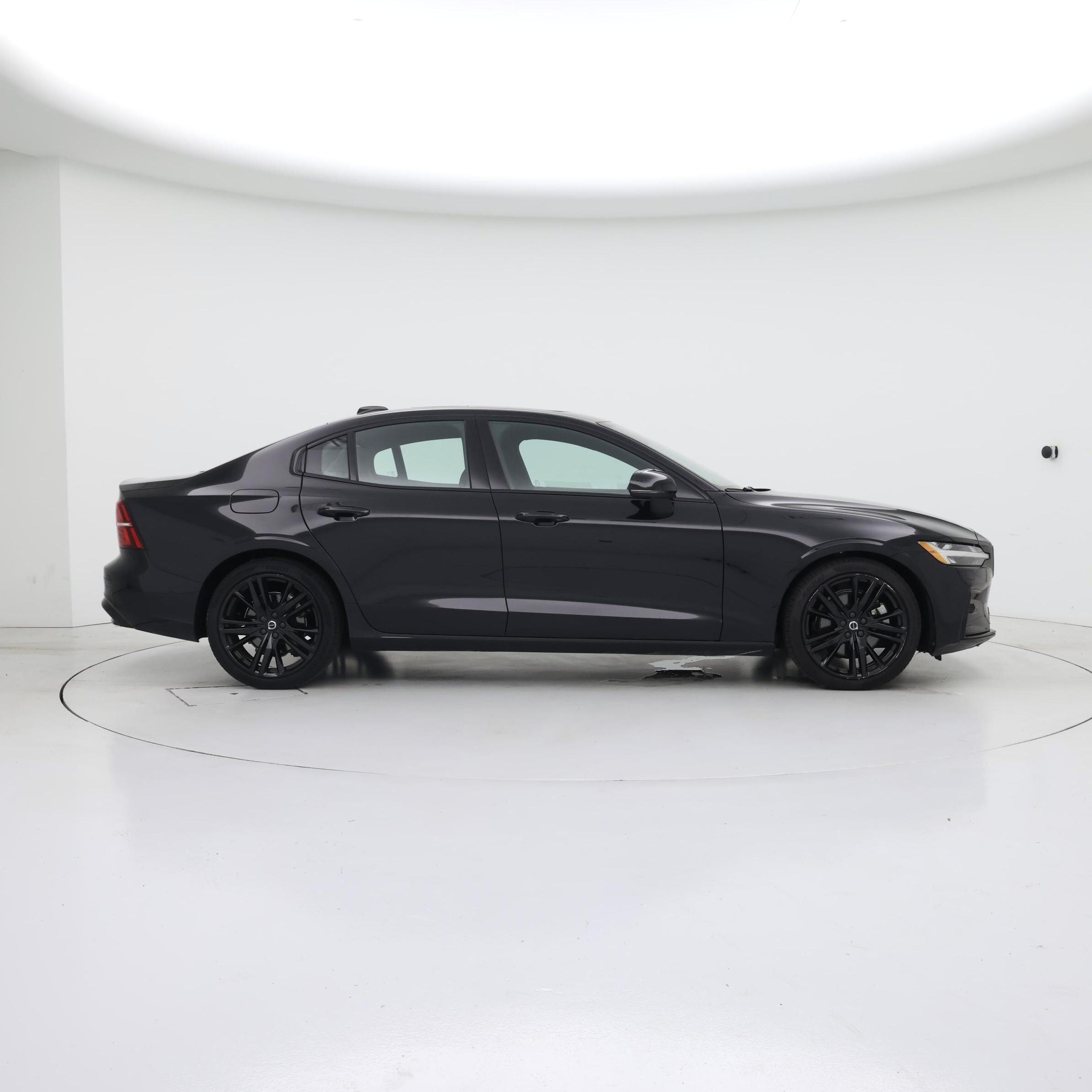 Thumbnail: 2023 Volvo S60 - 7