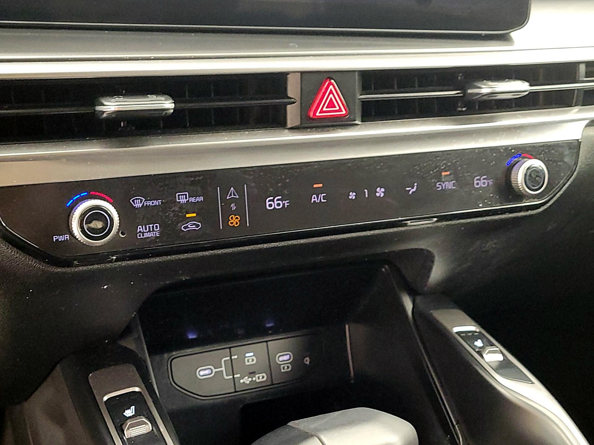 Thumbnail: 2024 Kia Sorento - 16