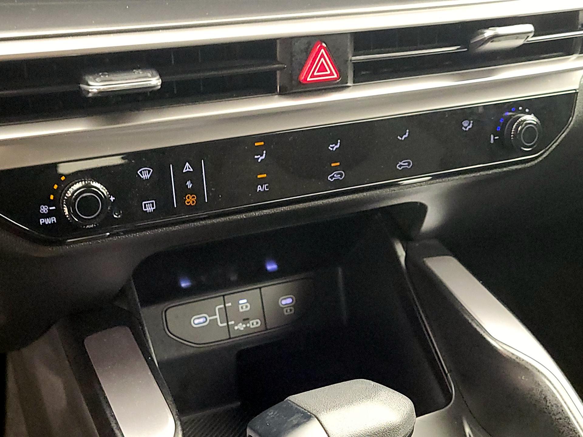 Thumbnail: 2025 Kia Sorento - 16